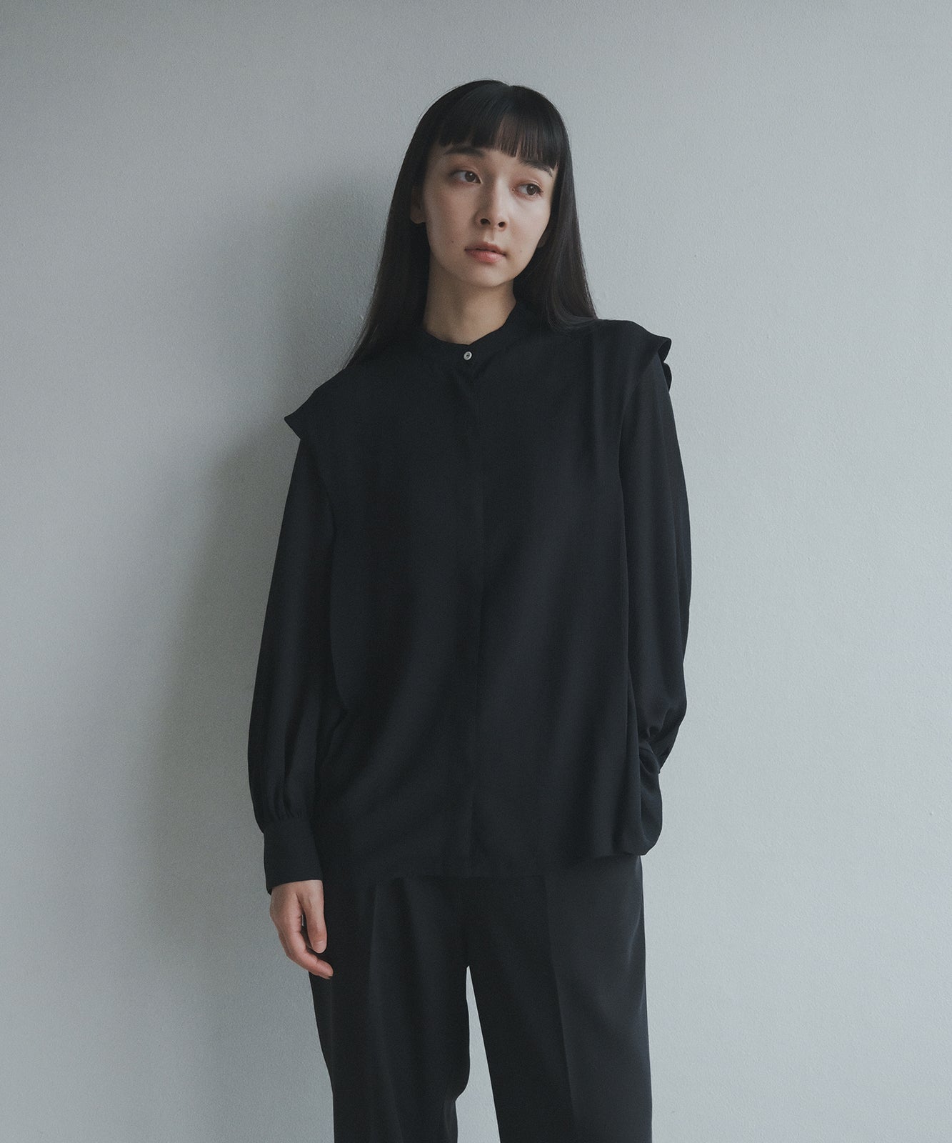 ≪予約販売≫sheer stand collar blouse(シアースタンドカラーブラウス)≪2023年7月14日13:00販売開始≫≪2023年9月下旬発送予定≫