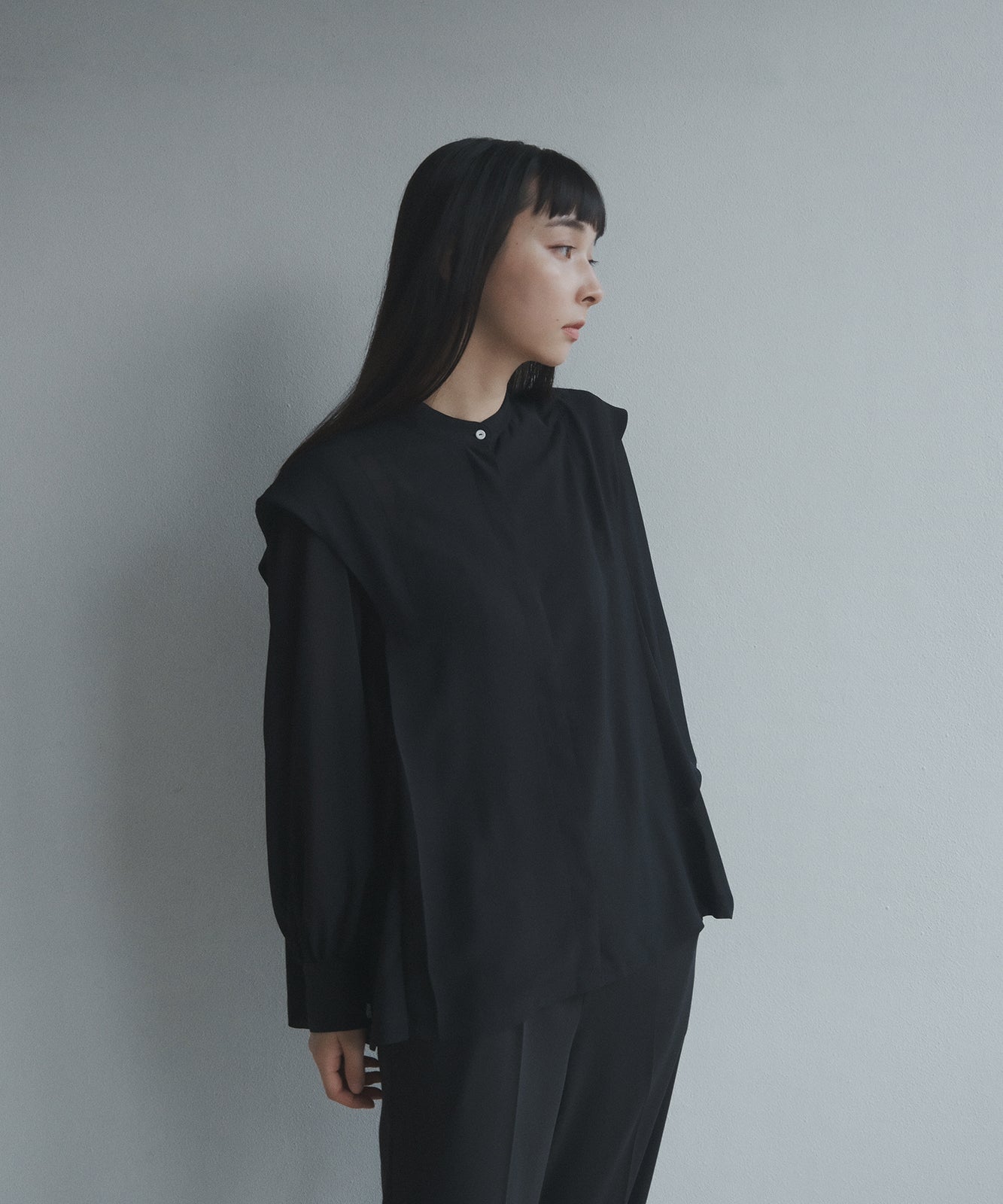 ≪予約販売≫sheer stand collar blouse(シアースタンドカラーブラウス)≪2023年7月14日13:00販売開始≫≪2023年9月下旬発送予定≫