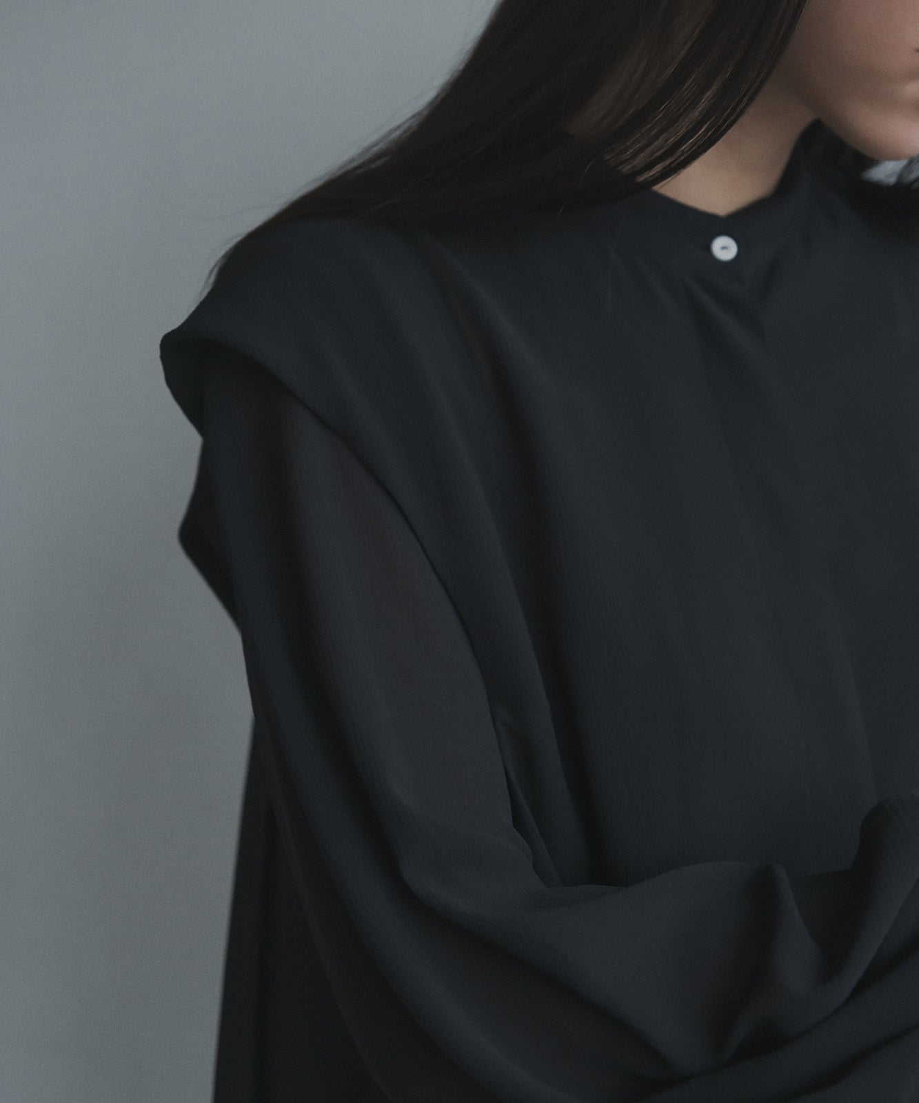 ≪予約販売≫sheer stand collar blouse(シアースタンドカラーブラウス)≪2023年7月14日13:00販売開始≫≪2023年9月下旬発送予定≫