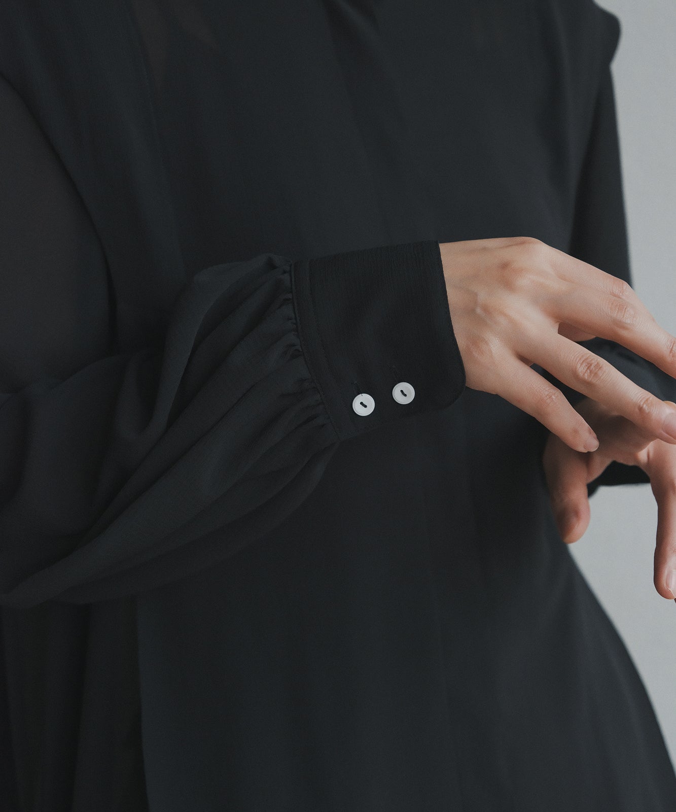 ≪予約販売≫sheer stand collar blouse(シアースタンドカラーブラウス)≪2023年7月14日13:00販売開始≫≪2023年9月下旬発送予定≫