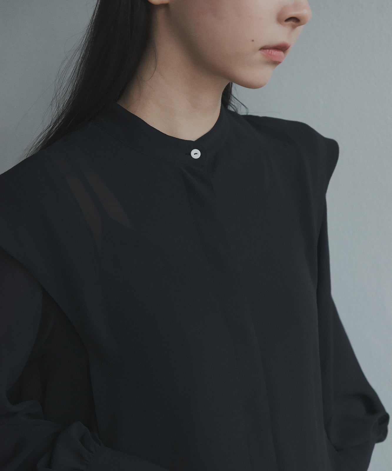 ≪予約販売≫sheer stand collar blouse(シアースタンドカラーブラウス)≪2023年7月14日13:00販売開始≫≪2023年9月下旬発送予定≫