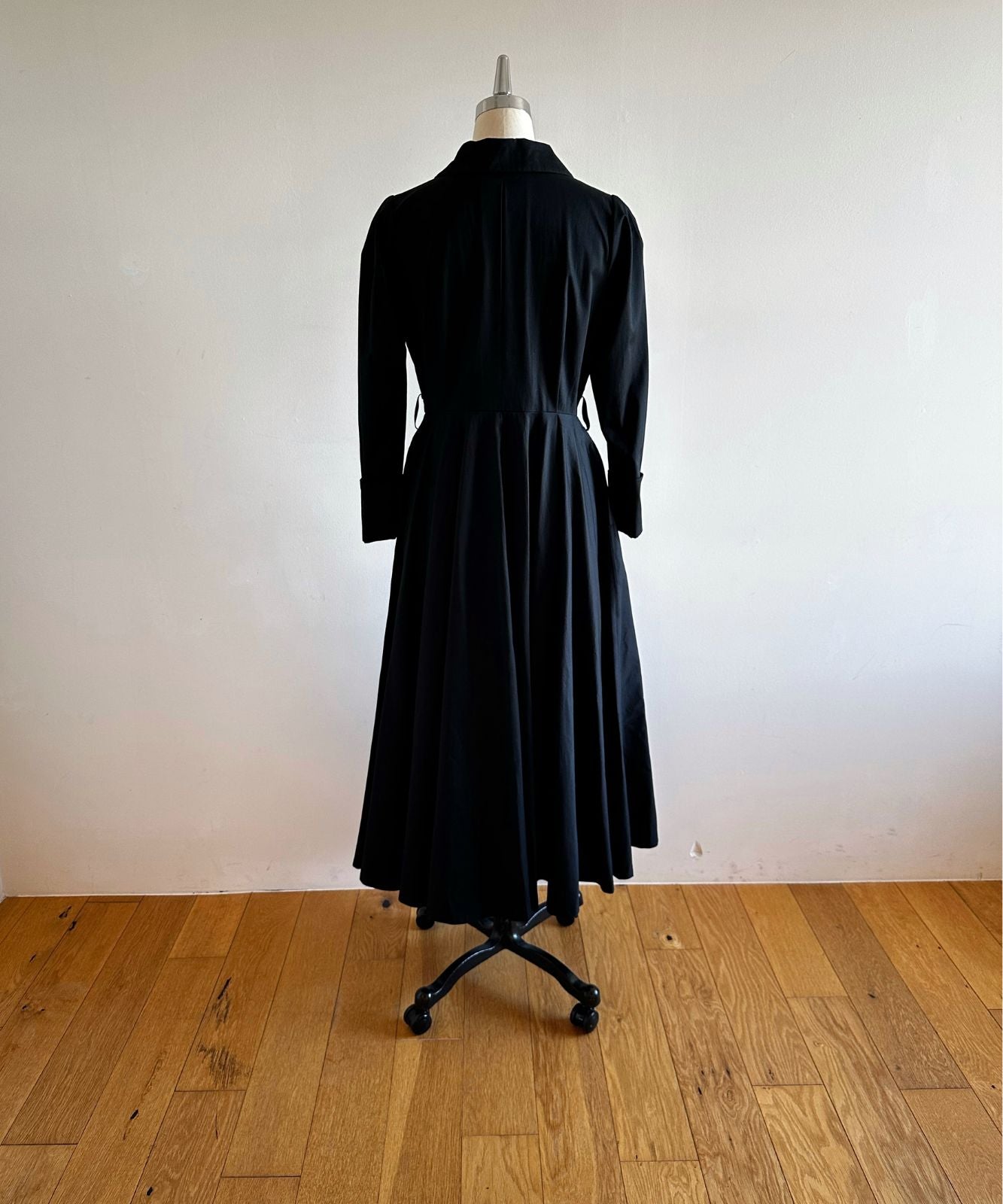 ≪在庫販売≫【THE DRESS #18】big collar black button dress（ビッグカラーブラックボタンドレス）