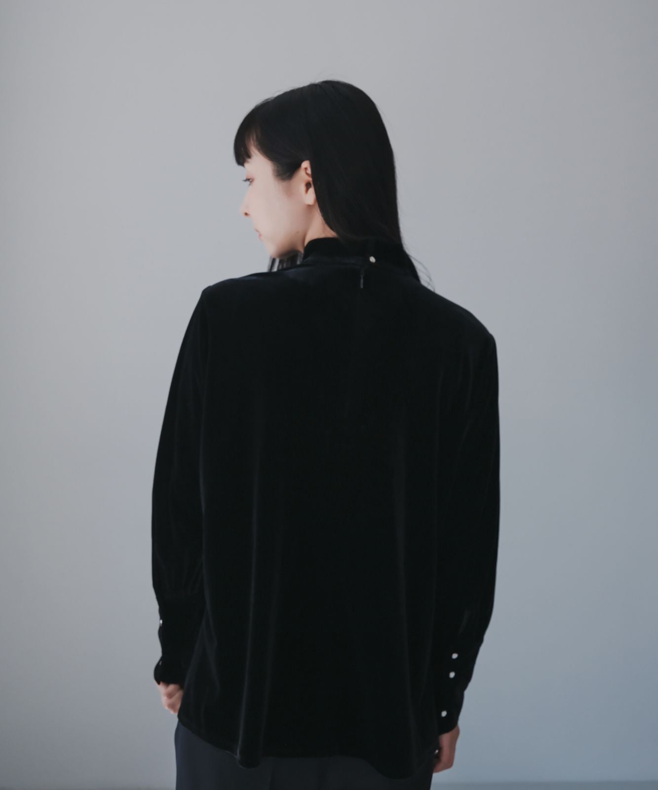 ≪在庫販売≫velour high neck dress shirts(ベロアハイネックドレスシャツ)- ブラック - ≪2023年9月22日15:00販売開始≫