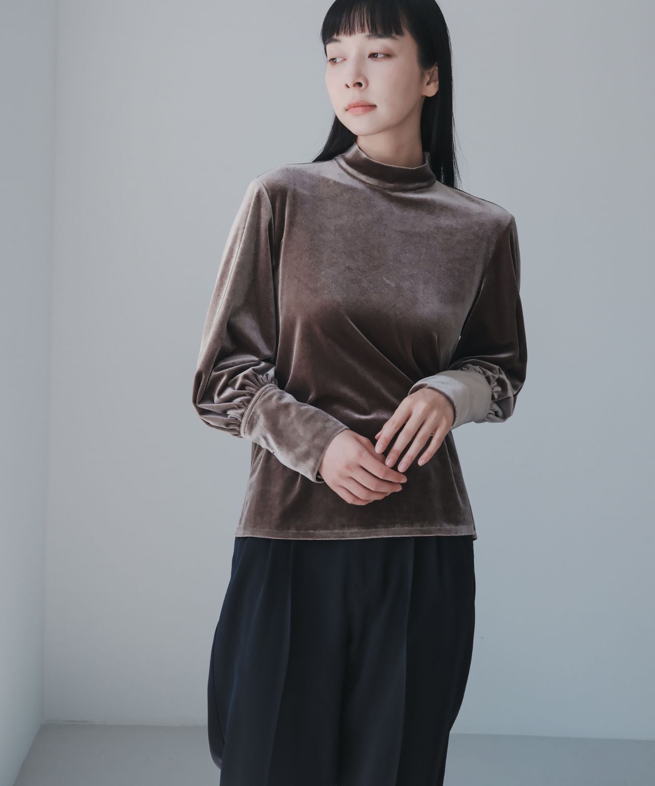 ≪予約販売≫velour high neck dress shirts（ベロアハイネックドレスシャツ）- グレージュ -  ≪2023年8月2日19:00販売開始≫≪2023年9月上旬発送予定≫