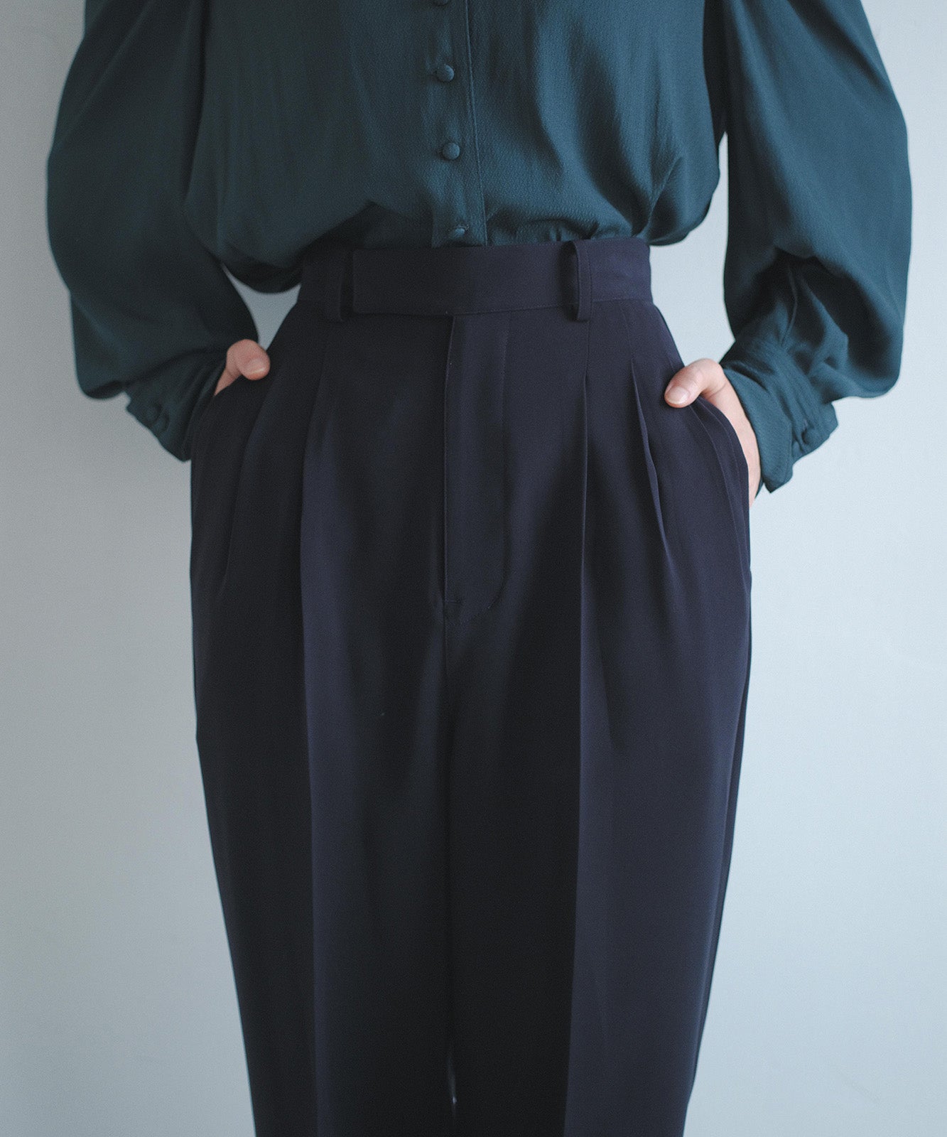 ≪予約販売≫toro tuck slacks(トロタックスラックス)ネイビー≪2023年6月16日13:00販売開始≫≪2023年9月上旬発送予定≫