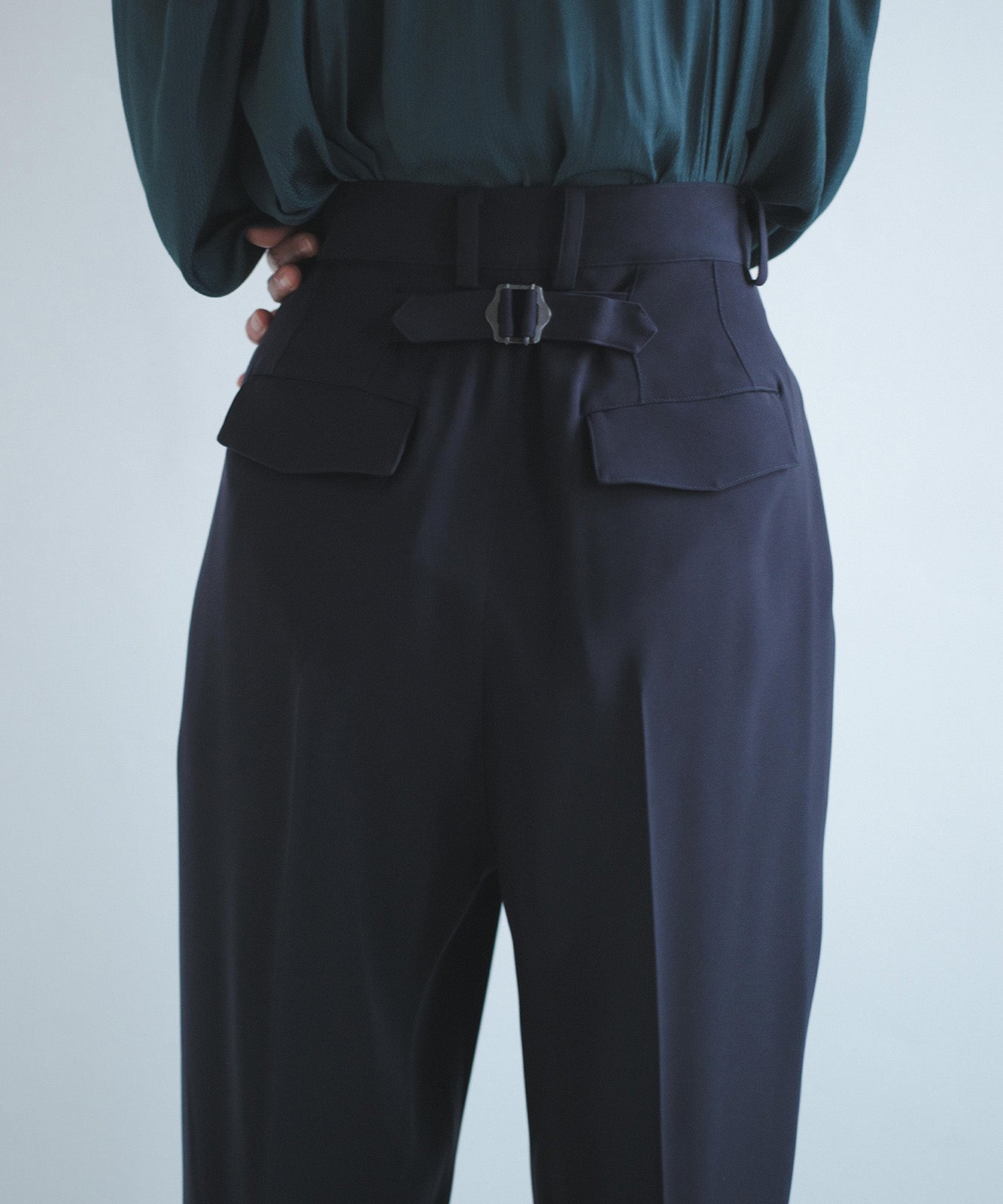 ≪在庫販売≫toro tuck slacks（トロタックスラックス）- ネイビー -