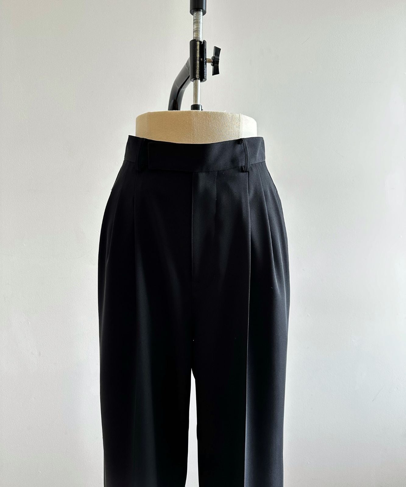 ≪在庫販売≫toro tuck slacks（トロタックスラックス）- ブラック -