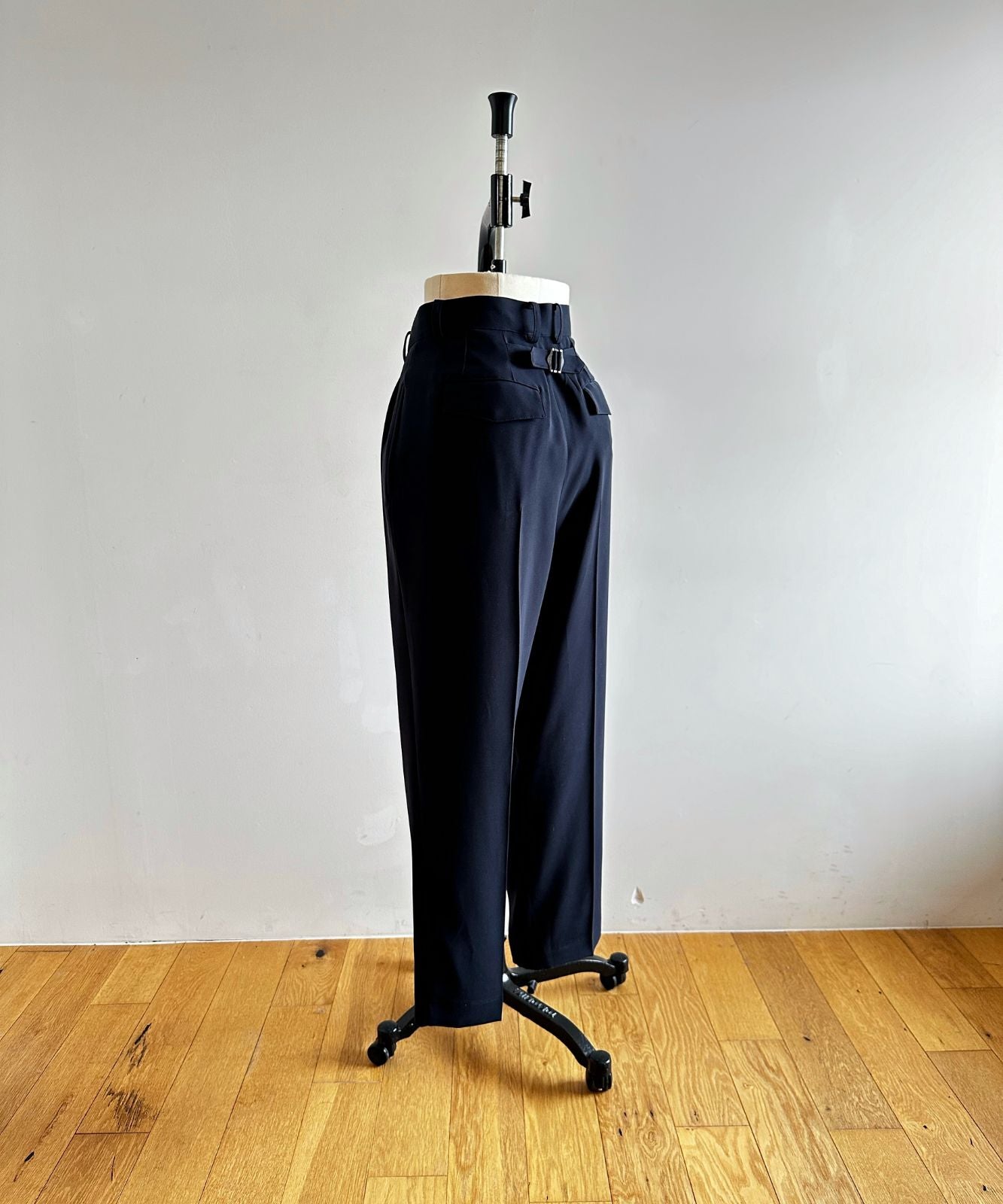 ≪在庫販売≫toro tuck slacks（トロタックスラックス）- ネイビー -