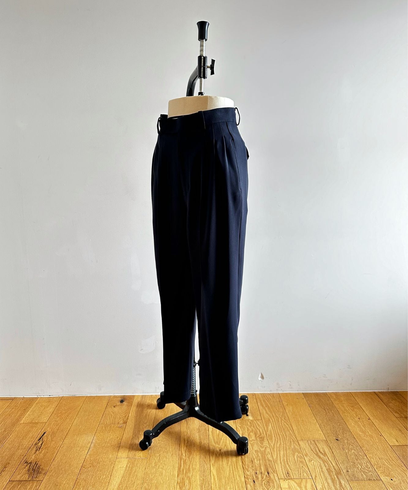 ≪在庫販売≫toro tuck slacks（トロタックスラックス）- ネイビー -