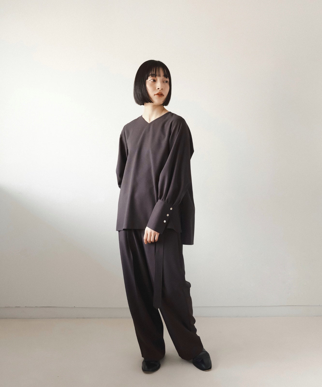 ≪在庫販売≫vneck easy long blouse（Vネックイージーロングブラウス）