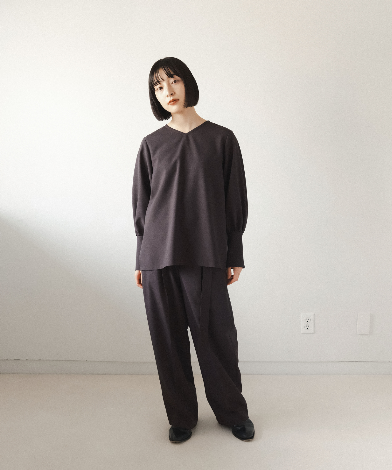 ≪在庫販売≫vneck easy long blouse（Vネックイージーロングブラウス）