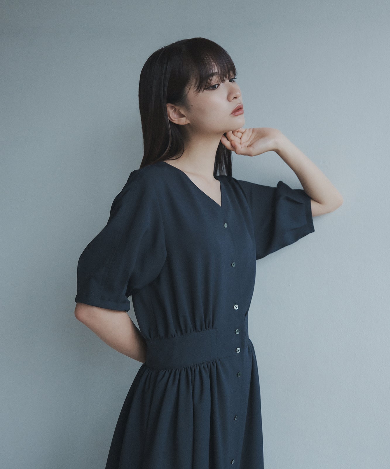 身幅は約58cmARTS\u0026SCIENCEワンピ＊Front Slit V-neck Dress