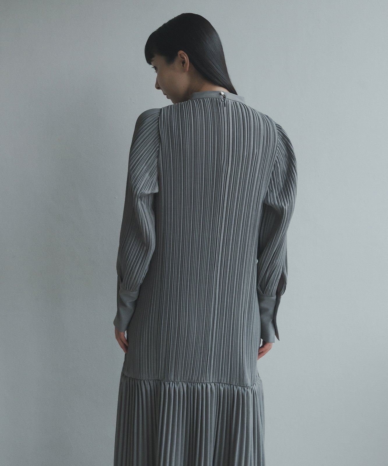 ≪予約販売≫stand collar twill pleats onepiece(スタンドカラーツイルプリーツワンピース)グレー≪2023年7月12日21:00販売開始≫≪2023年10月下旬発送予定≫