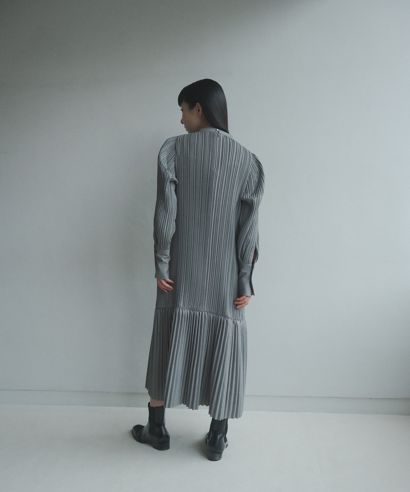 ≪予約販売≫stand collar twill pleats onepiece(スタンドカラーツイルプリーツワンピース)グレー≪2023年7月12日21:00販売開始≫≪2023年10月下旬発送予定≫