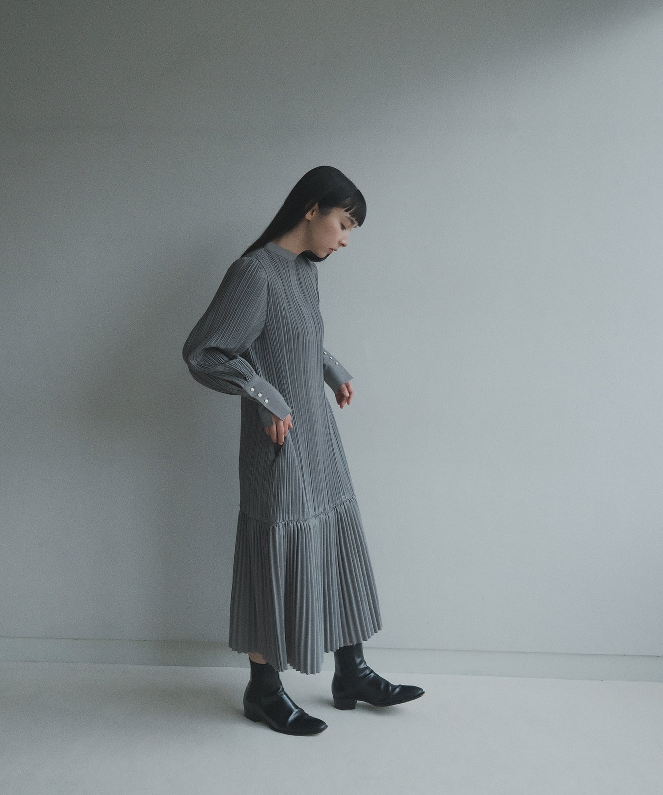 ≪予約販売≫stand collar twill pleats onepiece(スタンドカラーツイルプリーツワンピース)グレー≪2023年7月12日21:00販売開始≫≪2023年10月下旬発送予定≫