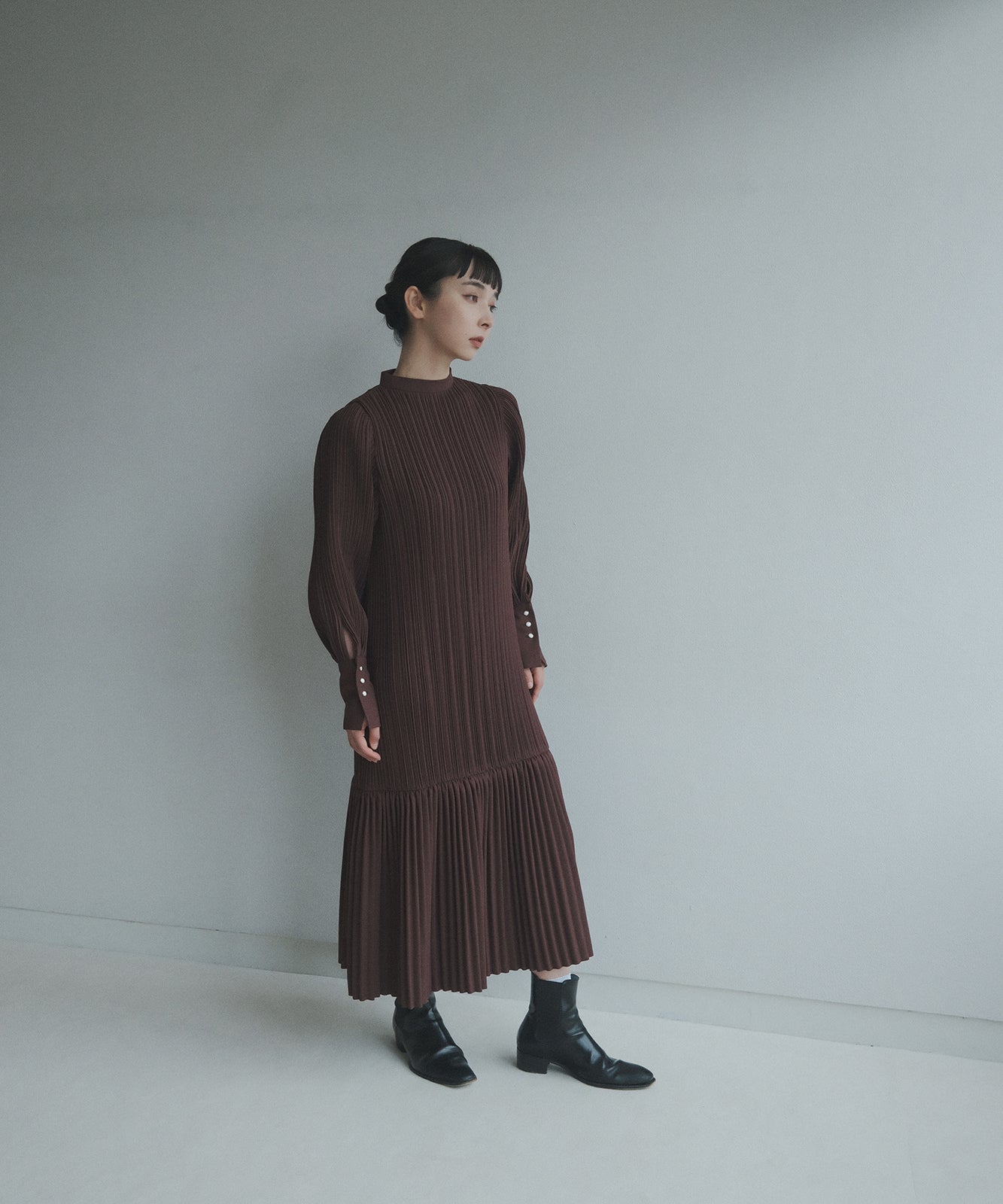 ≪予約販売≫stand collar twill pleats onepiece(スタンドカラーツイルプリーツワンピース)ブラウン ≪2023年7月12日21:00販売開始≫≪2023年10月下旬発送予定≫