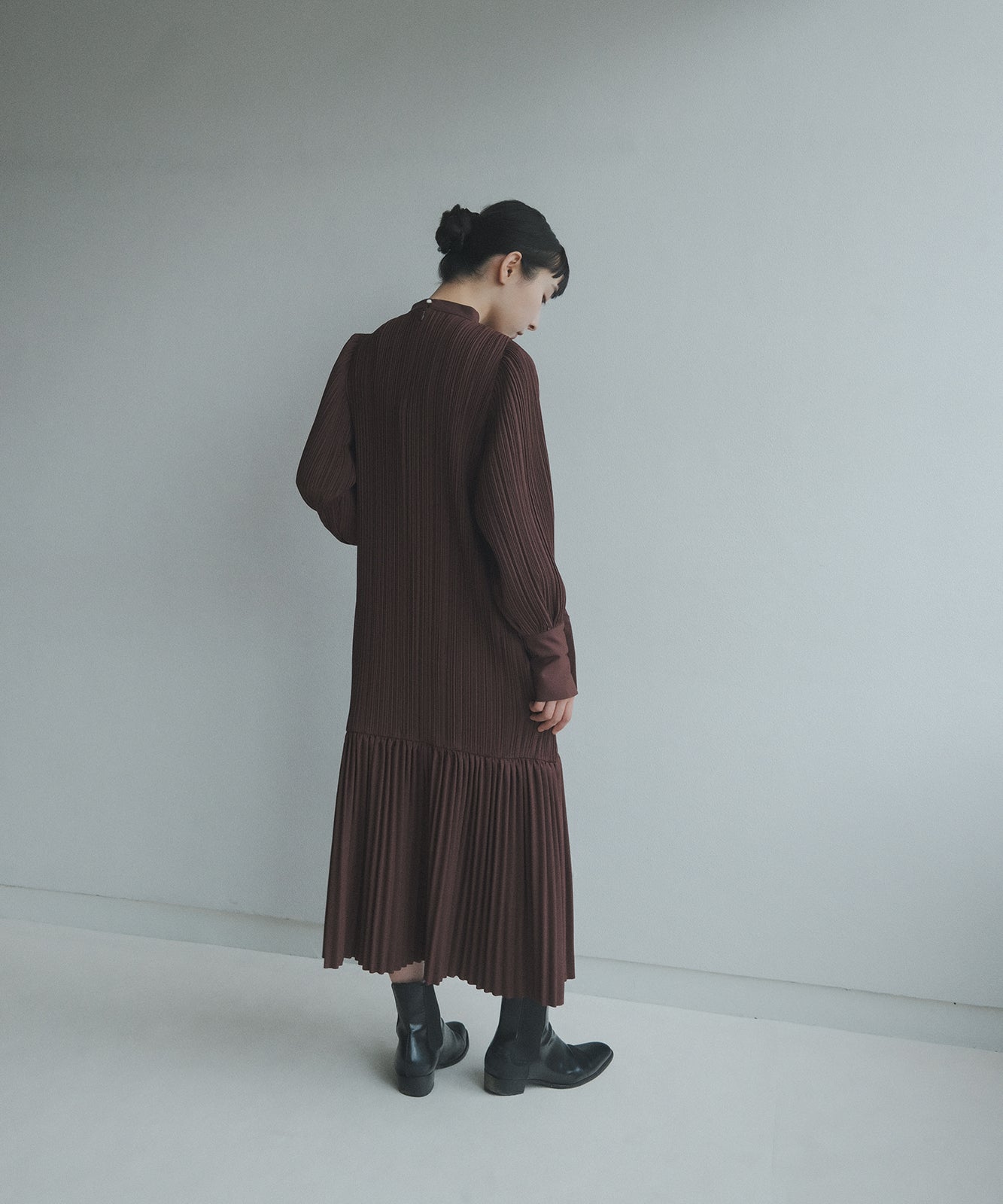 ≪予約販売≫stand collar twill pleats onepiece(スタンドカラーツイルプリーツワンピース)ブラウン ≪2023年7月12日21:00販売開始≫≪2023年10月下旬発送予定≫