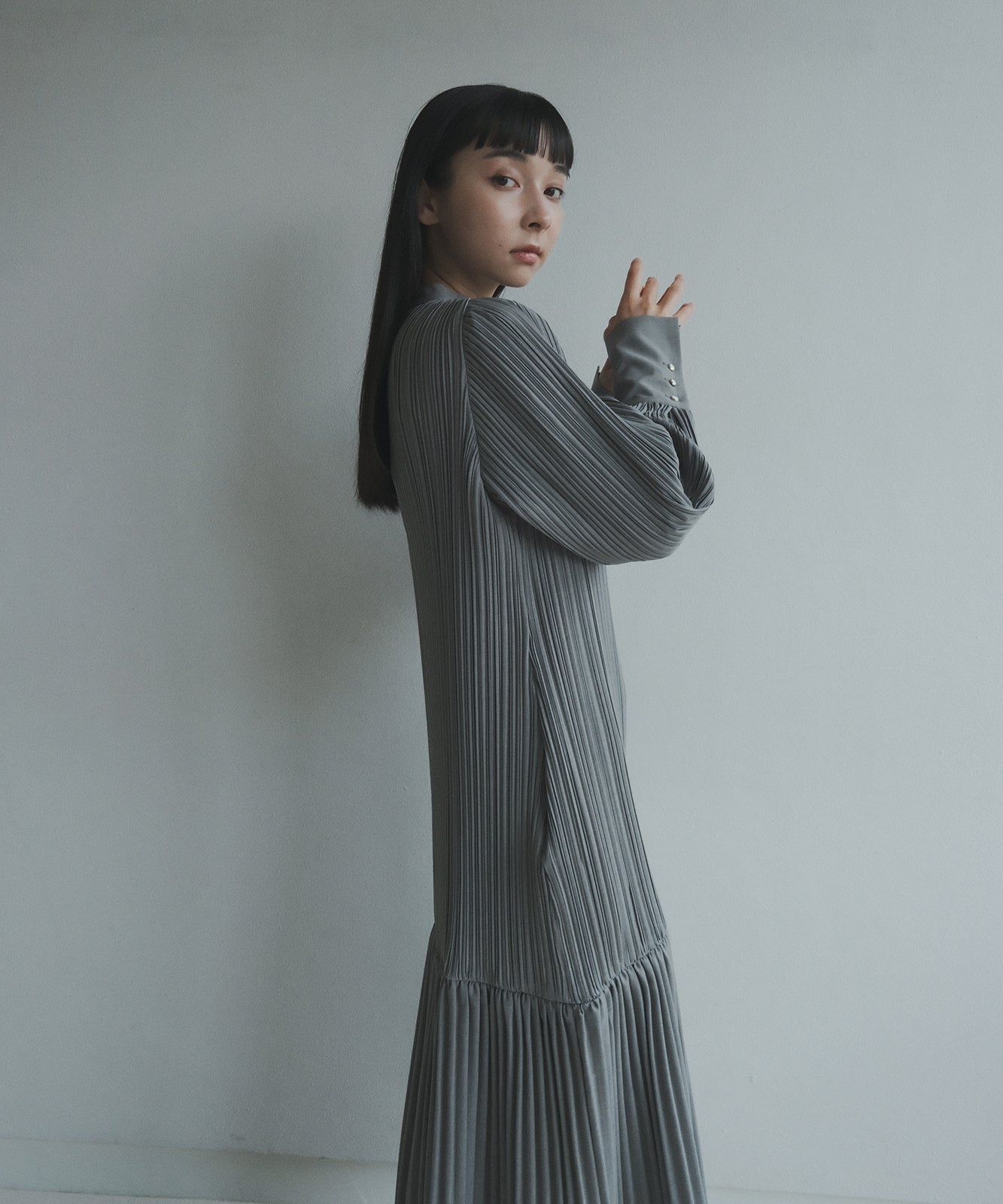 ≪予約販売≫stand collar twill pleats onepiece(スタンドカラーツイルプリーツワンピース)グレー≪2023年7月12日21:00販売開始≫≪2023年10月下旬発送予定≫