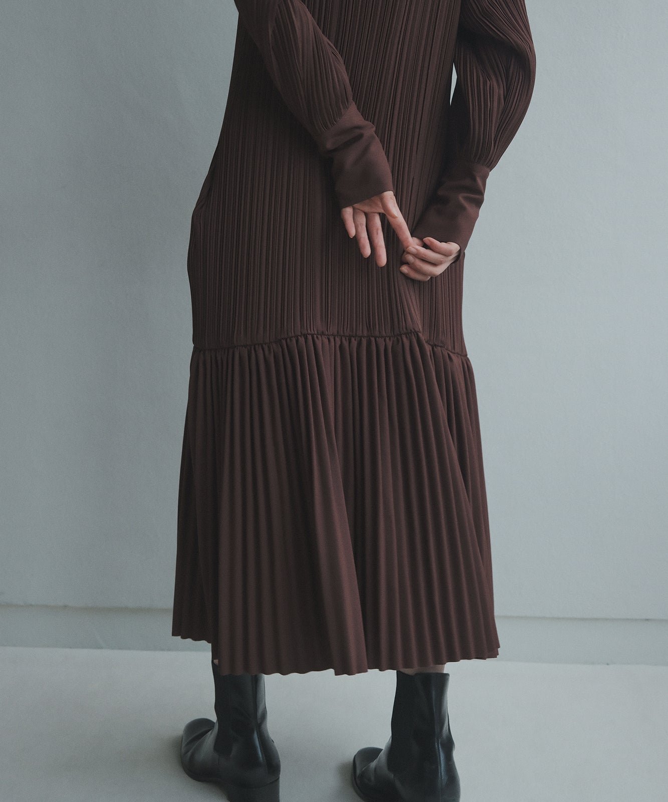 ≪予約販売≫stand collar twill pleats onepiece(スタンドカラーツイルプリーツワンピース)ブラウン ≪2023年7月12日21:00販売開始≫≪2023年10月下旬発送予定≫