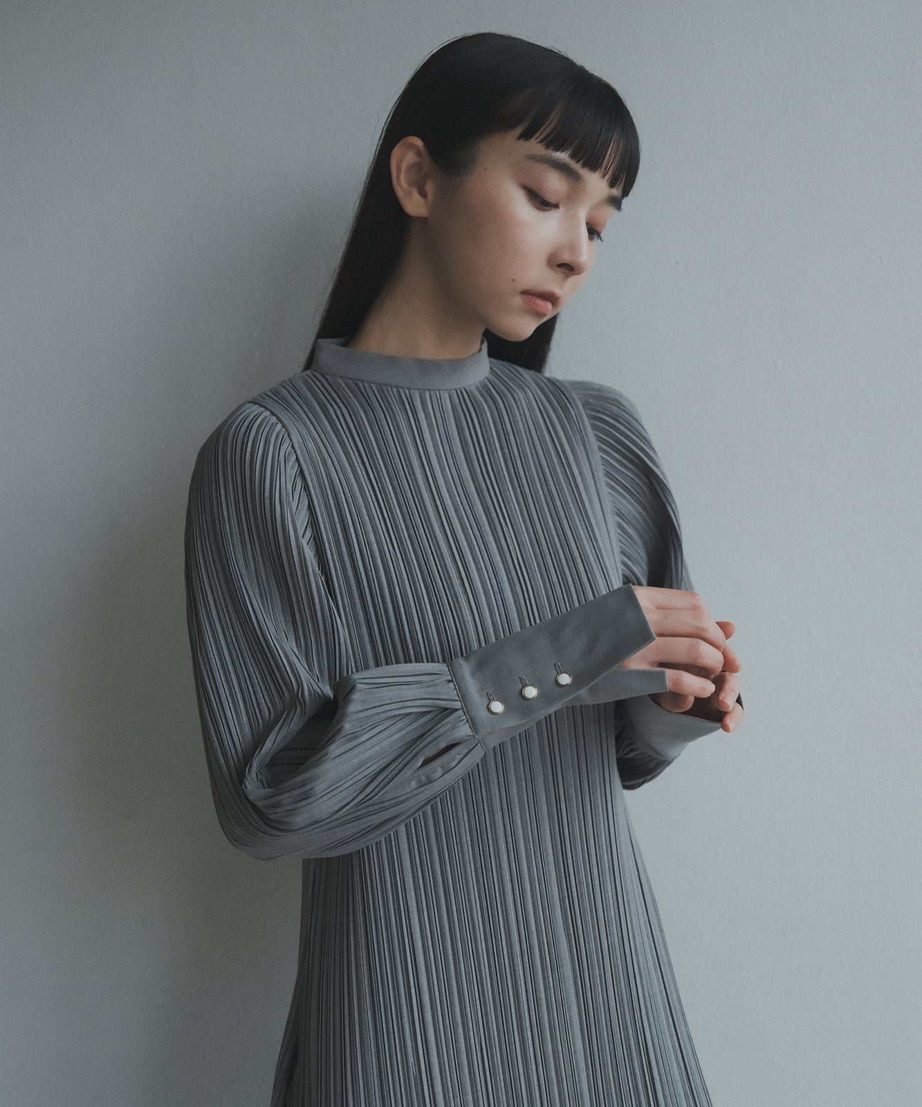 ≪予約販売≫stand collar twill pleats onepiece(スタンドカラーツイルプリーツワンピース)グレー≪2023年7月12日21:00販売開始≫≪2023年10月下旬発送予定≫