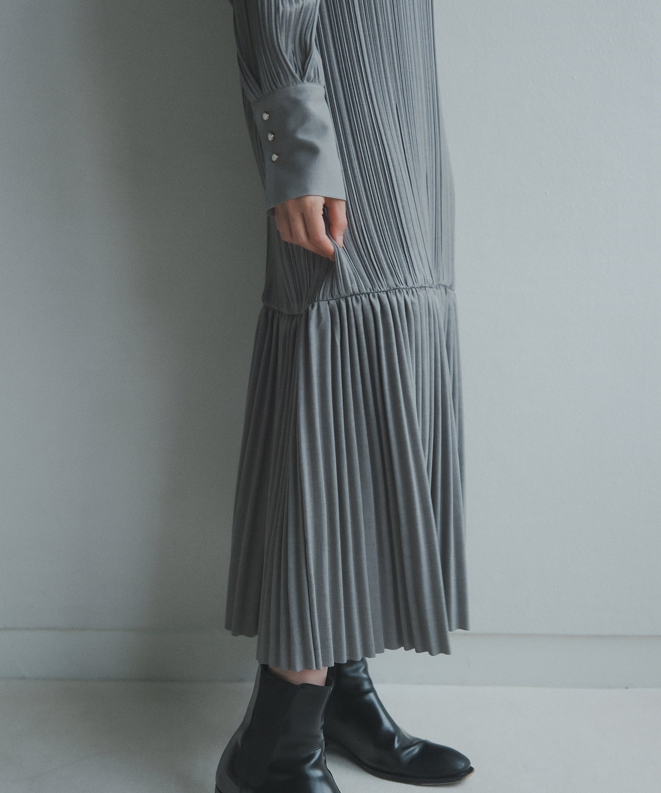 ≪予約販売≫stand collar twill pleats onepiece(スタンドカラーツイルプリーツワンピース)グレー≪2023年7月12日21:00販売開始≫≪2023年10月下旬発送予定≫