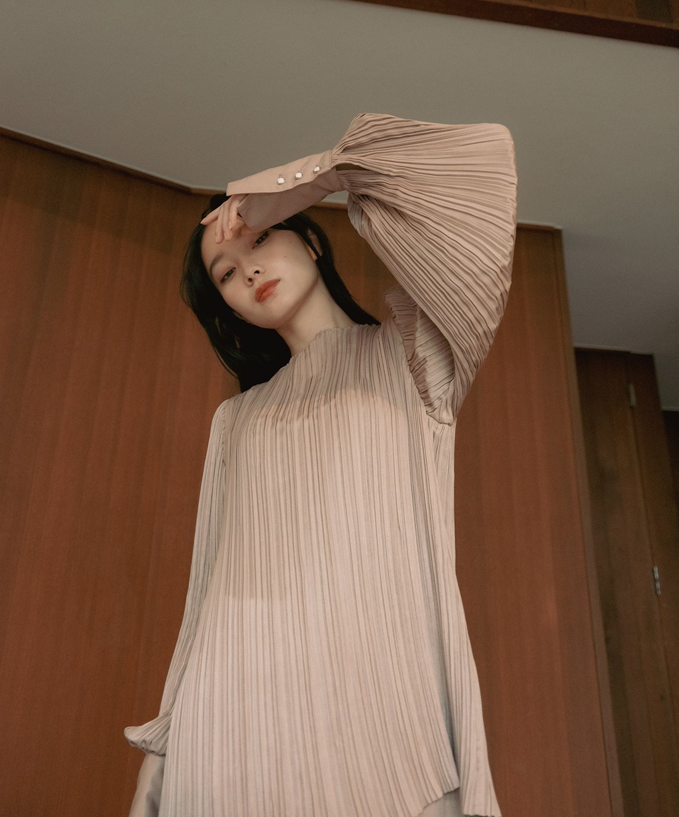 ≪予約販売≫pleats classic blouse(プリーツクラシックブラウス)シャンパンベージュ≪2023年6月28日21:00販売開始≫≪2023年9月下旬発送予定≫
