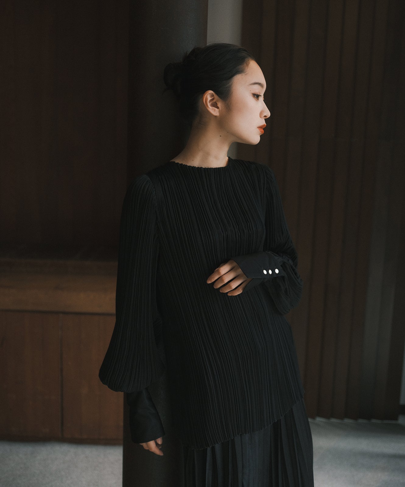 ≪予約販売≫pleats classic blouse(プリーツクラシックブラウス)黒 ≪2023年6月28日21:00販売開始≫≪2023年9月下旬発送予定≫