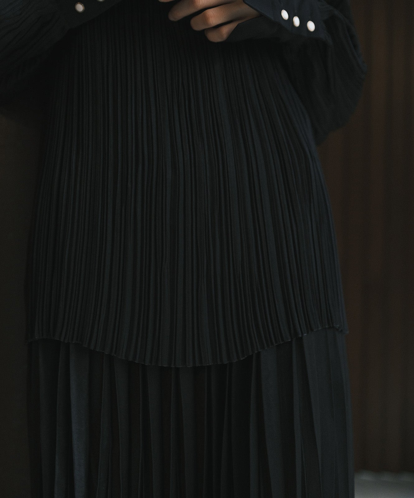 ≪予約販売≫pleats classic blouse(プリーツクラシックブラウス)黒 ≪2023年6月28日21:00販売開始≫≪2023年9月下旬発送予定≫