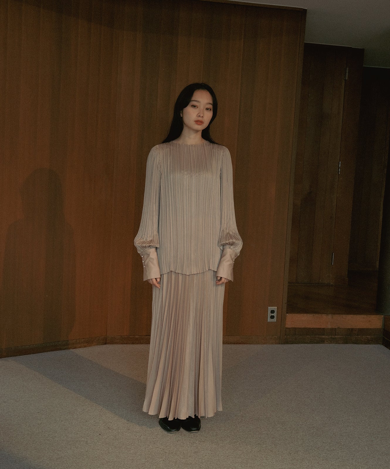 ≪予約販売≫pleats classic blouse(プリーツクラシックブラウス)シャンパンベージュ≪2023年6月28日21:00販売開始≫≪2023年9月下旬発送予定≫