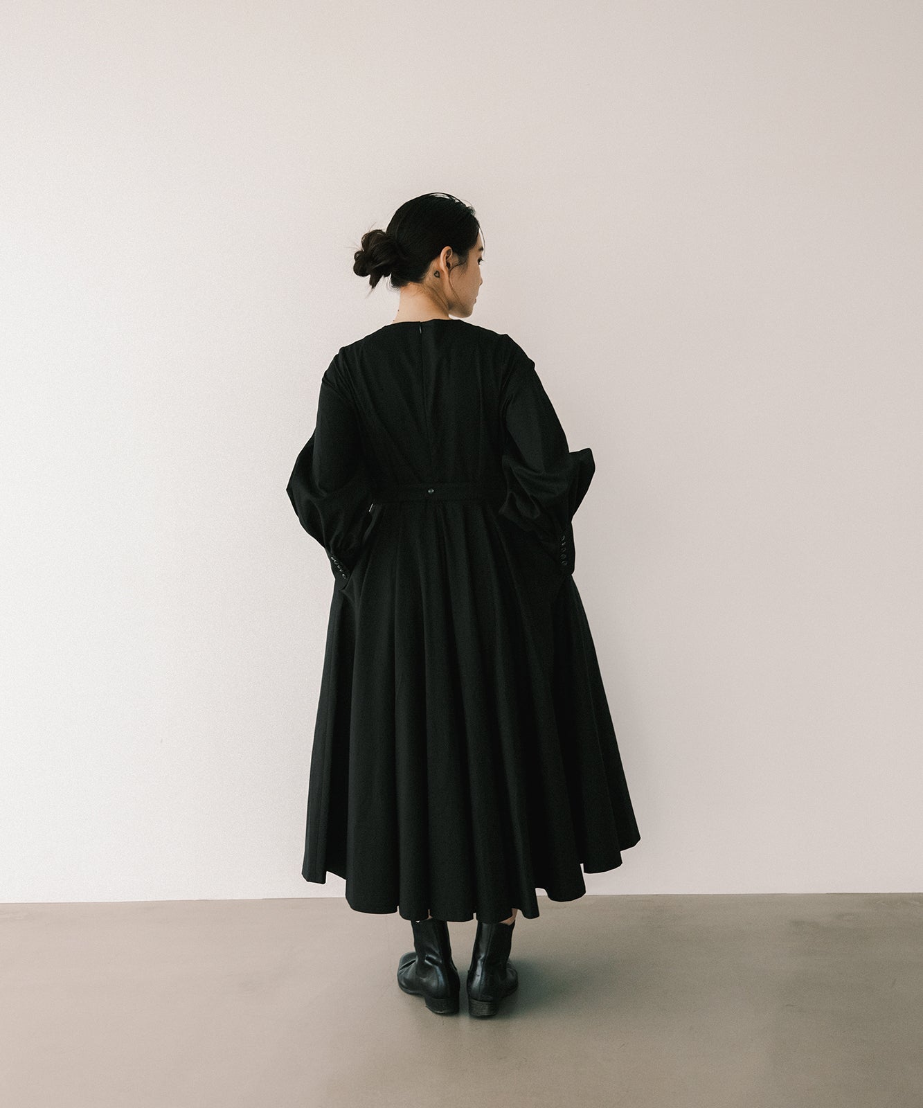 ≪予約販売≫【THE DRESS #47】 black sode powan dress(ブラック袖ぽわんドレス)≪2023年6月26日21:00≫≪2023年9月下旬発送予定≫