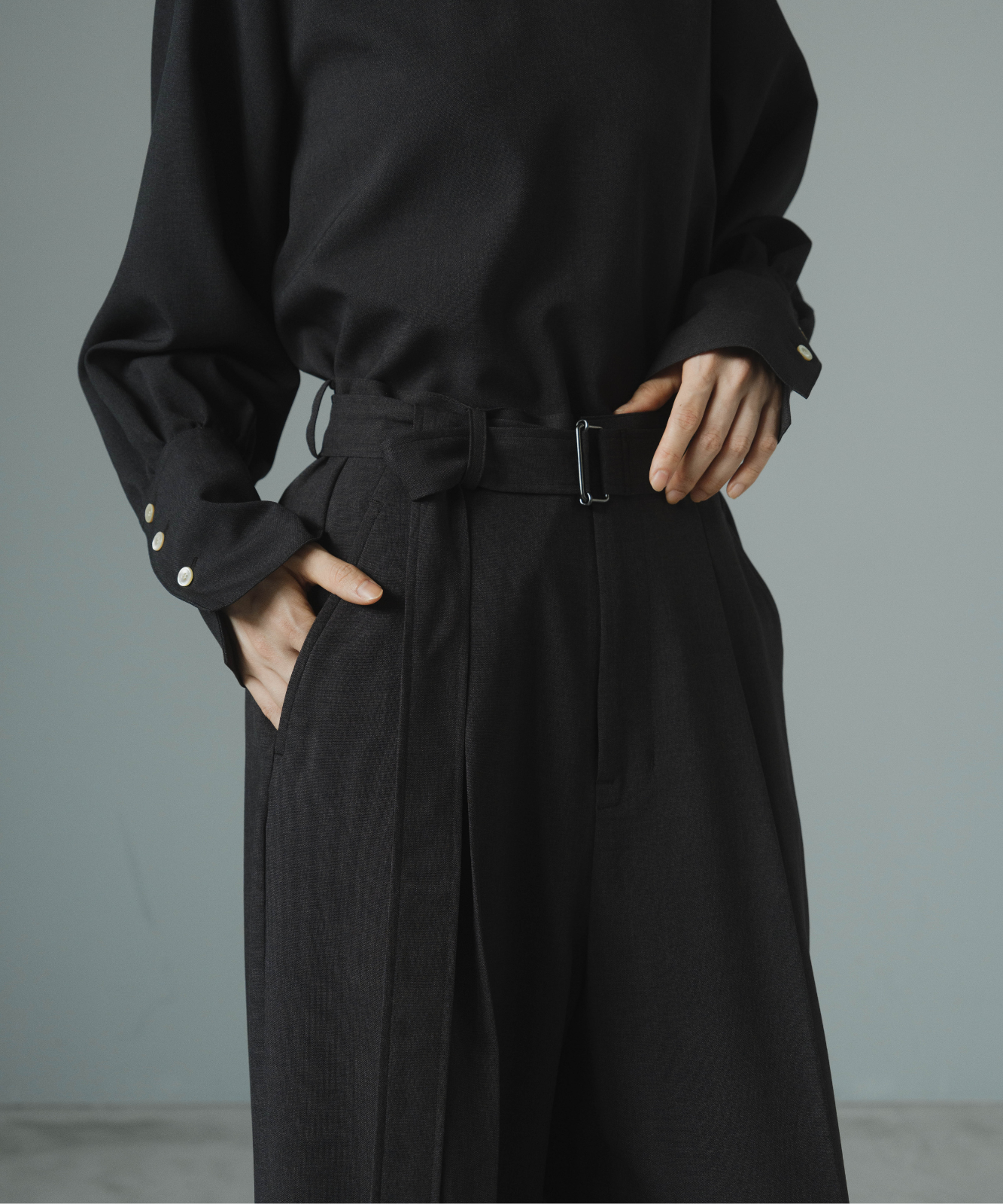 ≪通常販売≫one tuck belted easy wide slacks(ワンタックベルテッドイージーワイドスラックス)≪2025年8月26日15:00販売開始≫