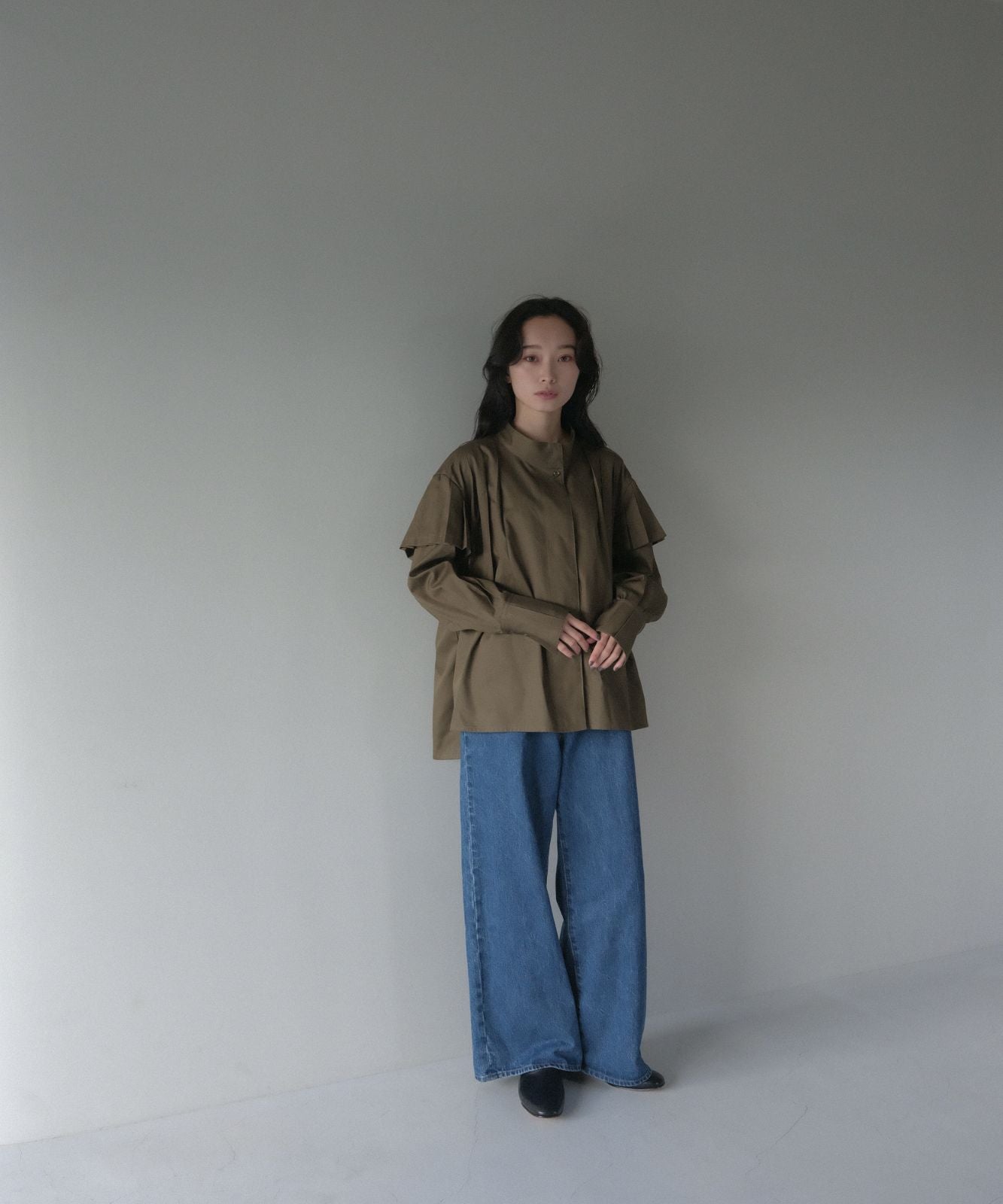 ≪予約販売≫Slub broken twill tuck blouse(スラブブロークンツイルタックブラウス)≪2023年8月30日15:00販売開始≫≪2023年11月下旬発送予定≫