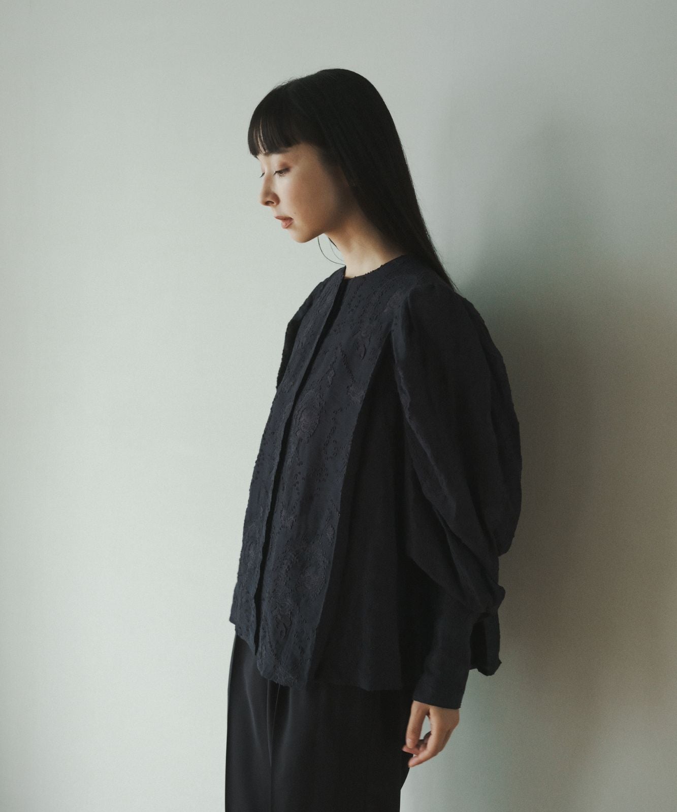 ≪予約販売≫cut jaquard no collar blouse(カットジャカードノーカラーブラウス)≪2023年10月9日15:00販売開始≫≪2023年12月下旬以降発送予定≫