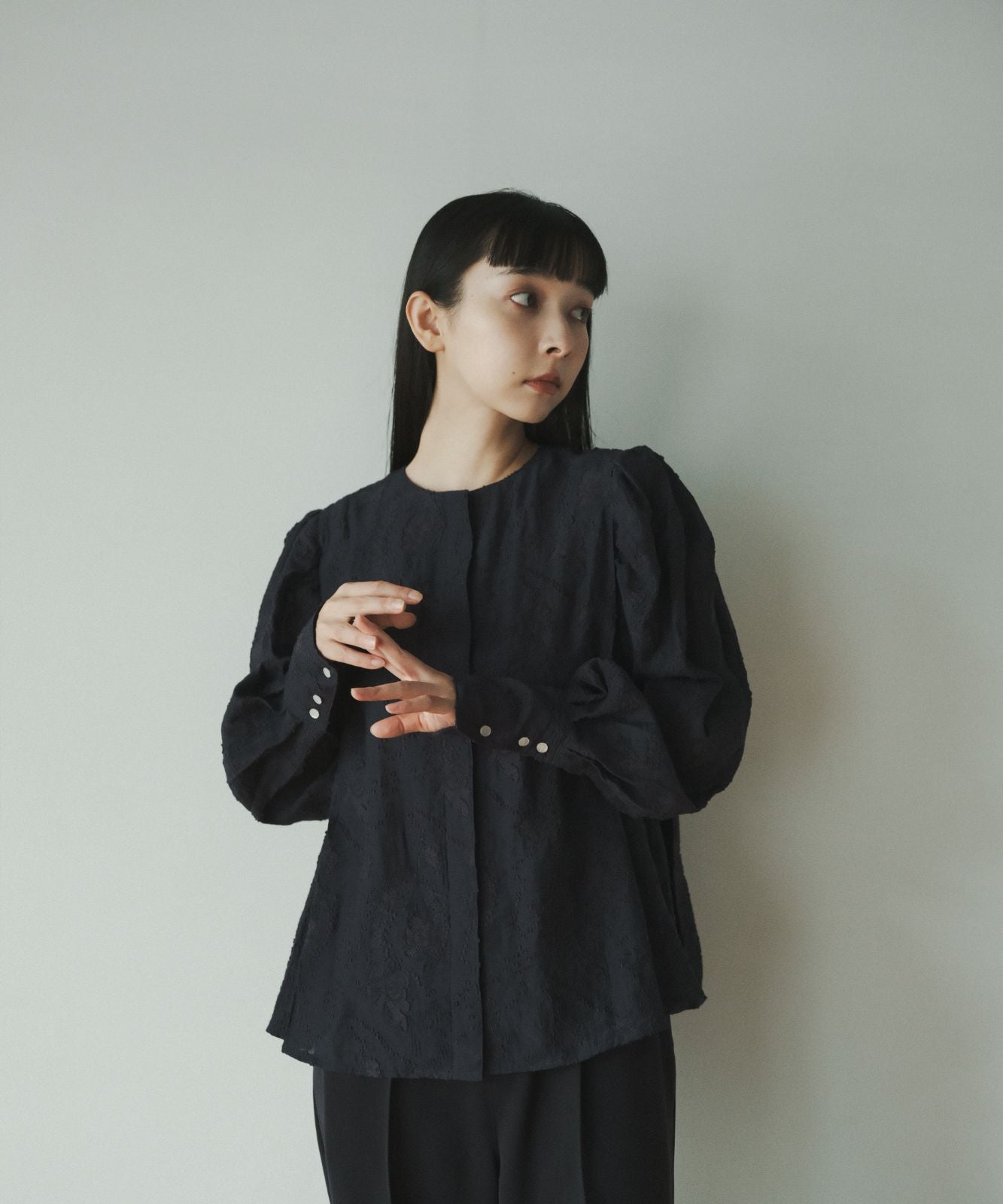 ≪予約販売≫cut jaquard no collar blouse(カットジャカードノーカラーブラウス)≪2023年10月9日15:00販売開始≫≪2023年12月下旬以降発送予定≫