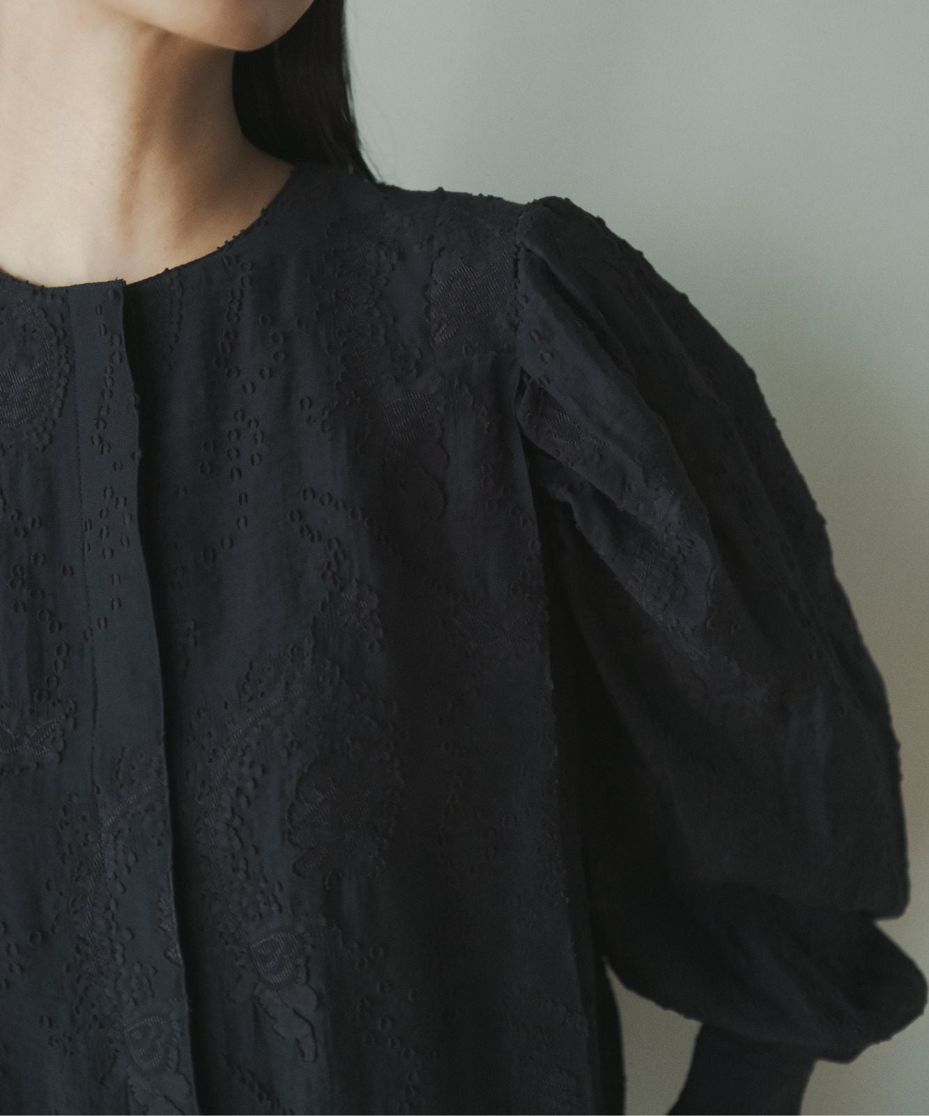 ≪予約販売≫cut jaquard no collar blouse(カットジャカードノーカラーブラウス)≪2023年10月9日15:00販売開始≫≪2023年12月下旬以降発送予定≫