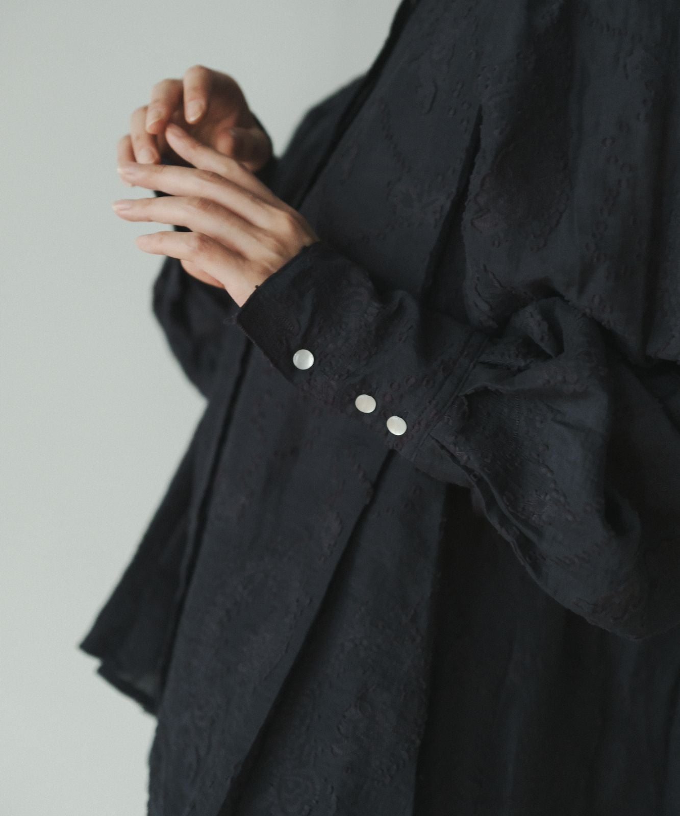 ≪予約販売≫cut jaquard no collar blouse(カットジャカードノーカラーブラウス)≪2023年10月9日15:00販売開始≫≪2023年12月下旬以降発送予定≫