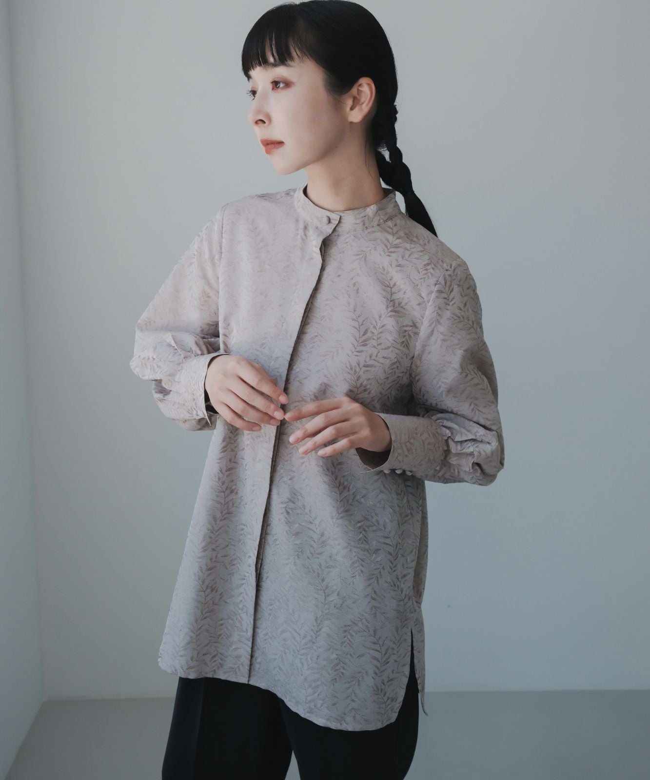 ≪予約販売≫stand collar jacquard blouse(スタンドカラージャカードブラウス)≪2023年8月22日19:00販売開始≫≪2023年11月下旬発送予定≫