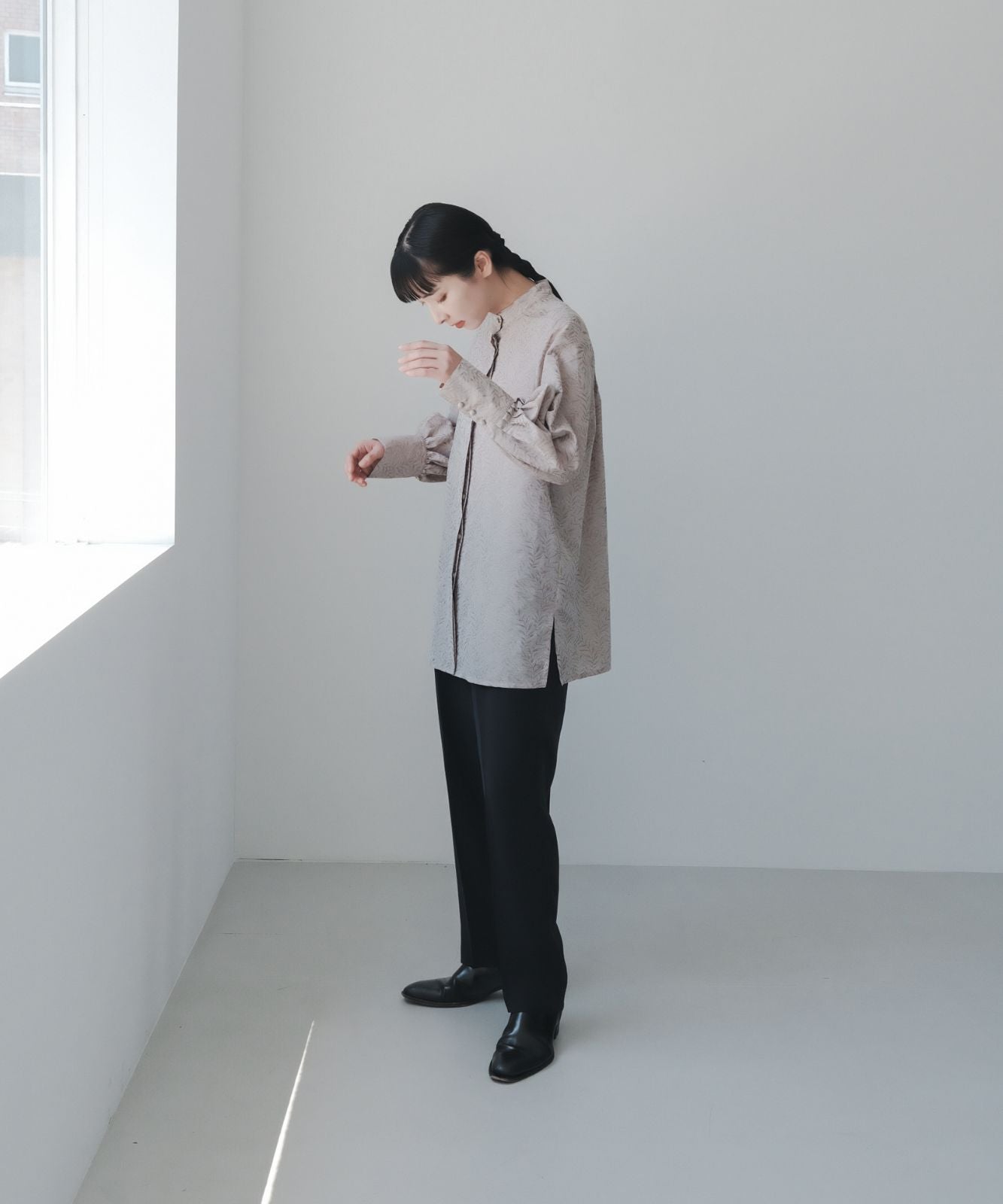 ≪予約販売≫stand collar jacquard blouse(スタンドカラージャカードブラウス)≪2023年8月22日19:00販売開始≫≪2023年11月下旬発送予定≫