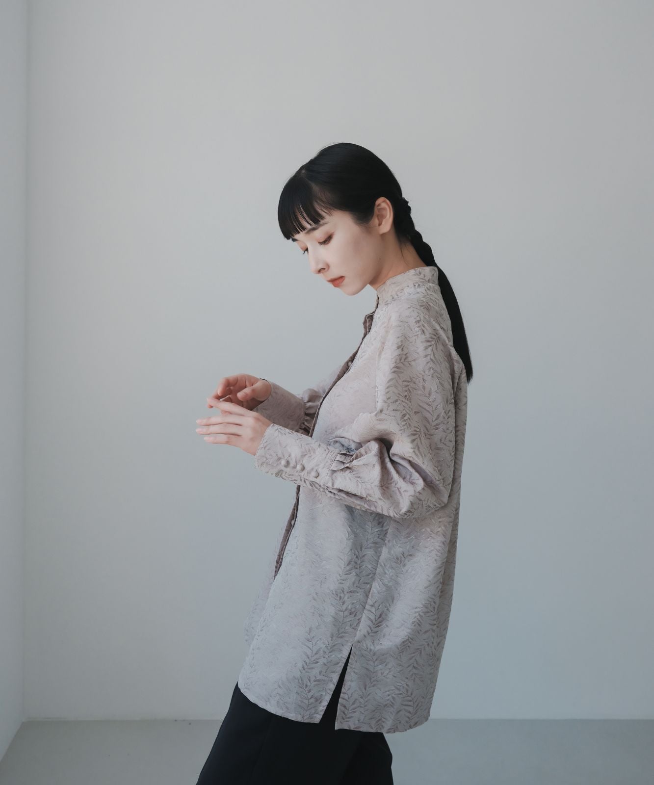 ≪予約販売≫stand collar jacquard blouse(スタンドカラージャカードブラウス)≪2023年8月22日19:00販売開始≫≪2023年11月下旬発送予定≫