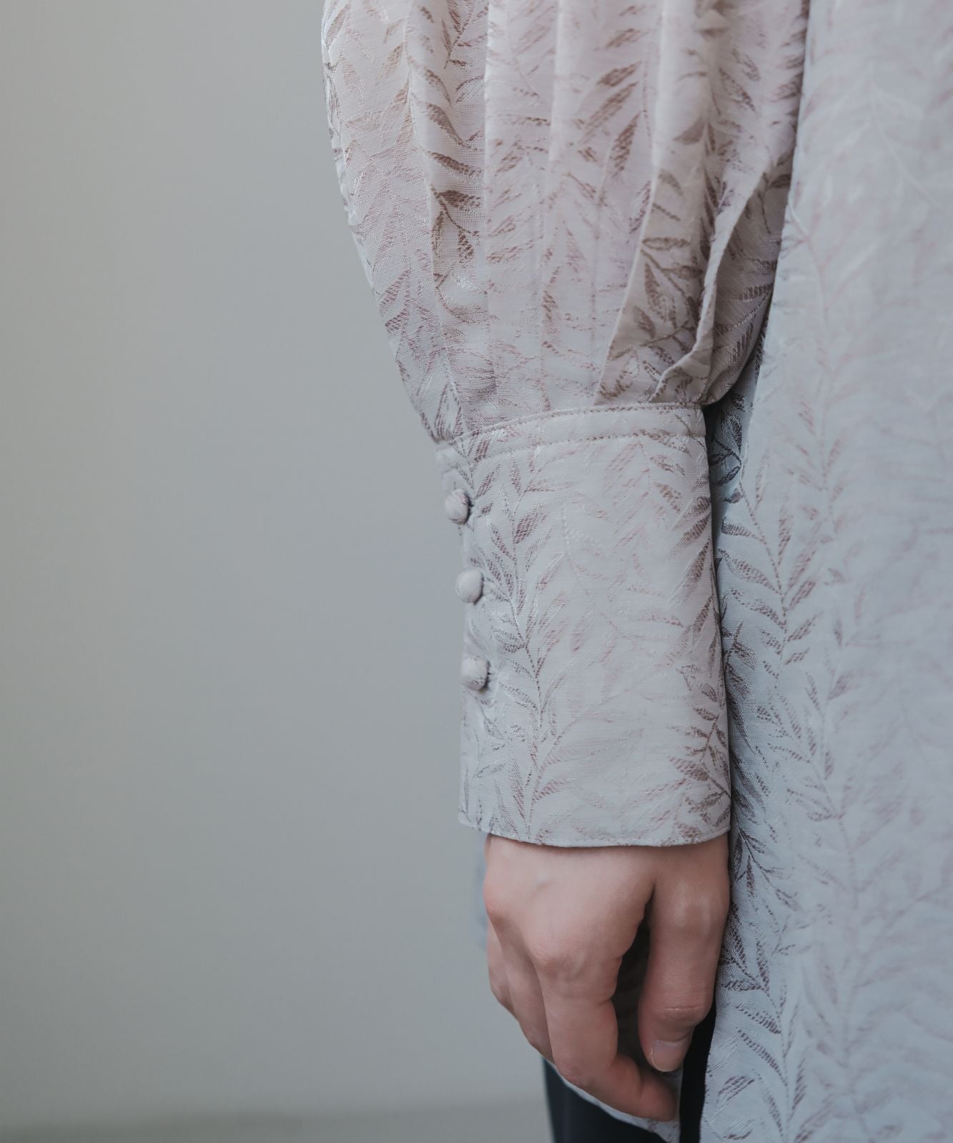 ≪予約販売≫stand collar jacquard blouse(スタンドカラージャカードブラウス)≪2023年8月22日19:00販売開始≫≪2023年11月下旬発送予定≫
