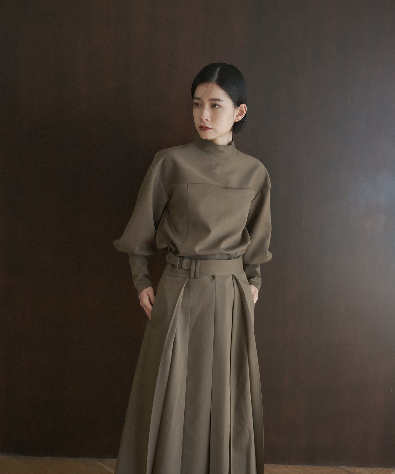 ≪予約販売≫high neck twill chambray blouse(ハイネックツイルシャンブレーブラウス)≪2023年7月24日21:00販売開始≫≪2023年11月上旬発送予定≫
