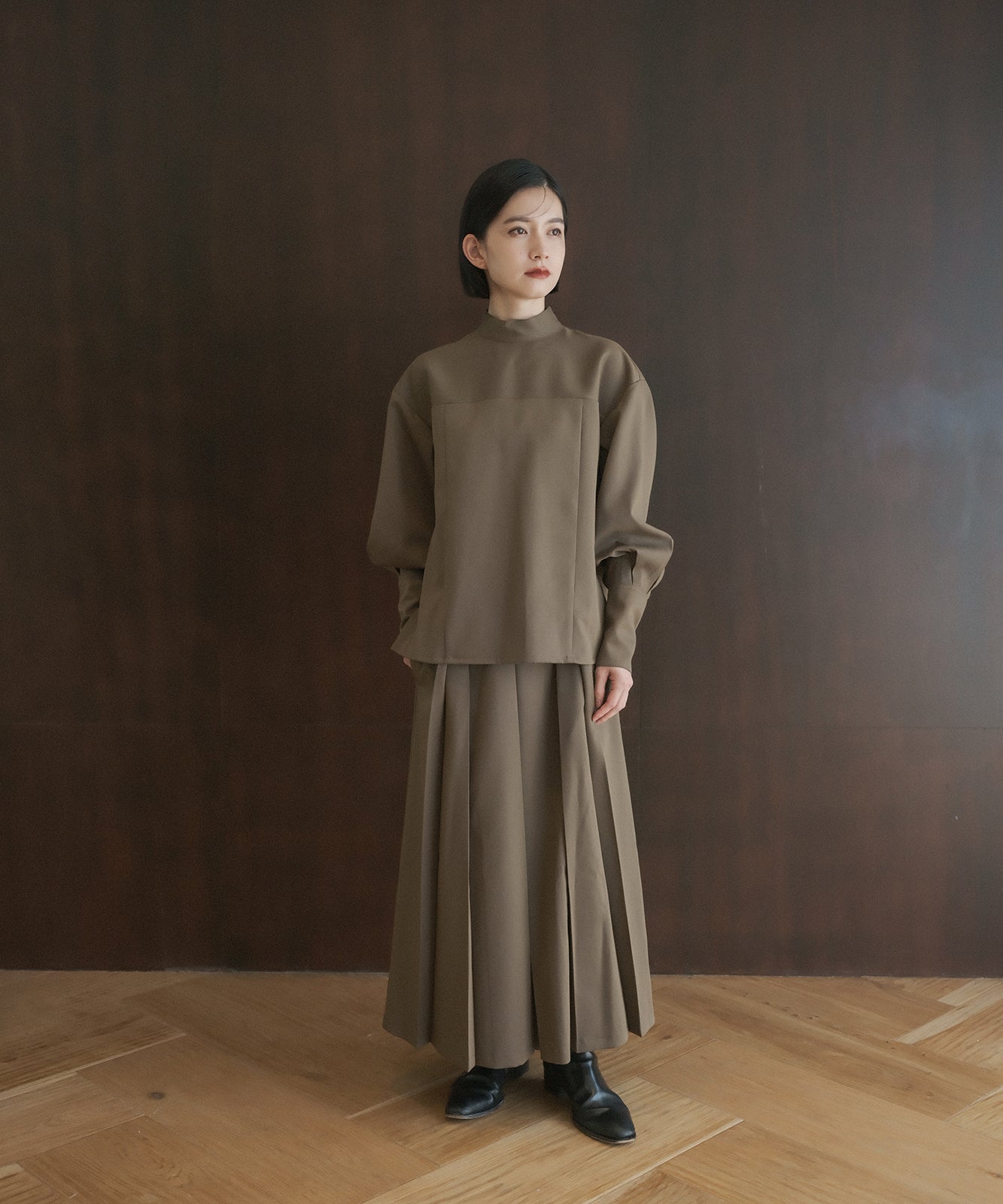 ≪予約販売≫high neck twill chambray blouse(ハイネックツイルシャンブレーブラウス)≪2023年7月24日21:00販売開始≫≪2023年11月上旬発送予定≫