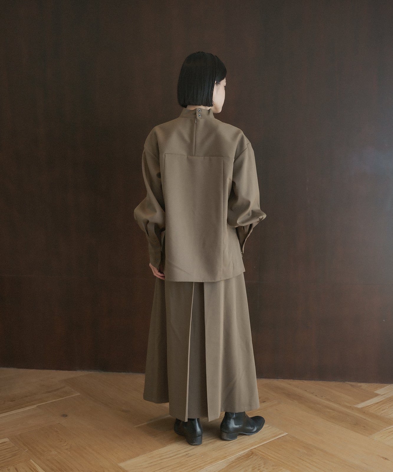 ≪予約販売≫high neck twill chambray blouse(ハイネックツイルシャンブレーブラウス)≪2023年7月24日21:00販売開始≫≪2023年11月上旬発送予定≫