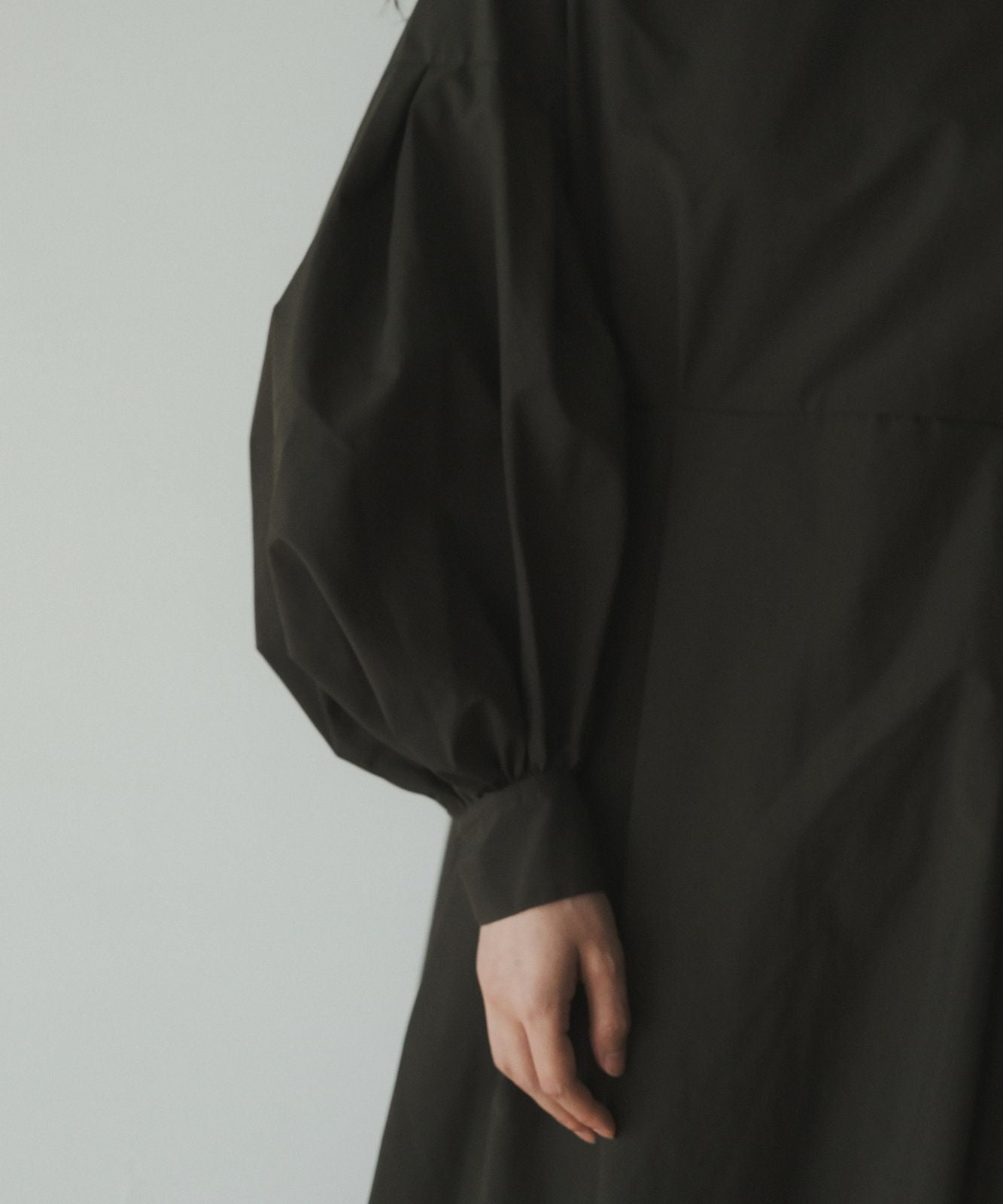 ≪予約販売≫nylon sode volume onepiece(ナイロン袖ボリュームワンピース)≪2023年10月2日15:00販売開始≫≪2023年12月下旬以降発送予定≫