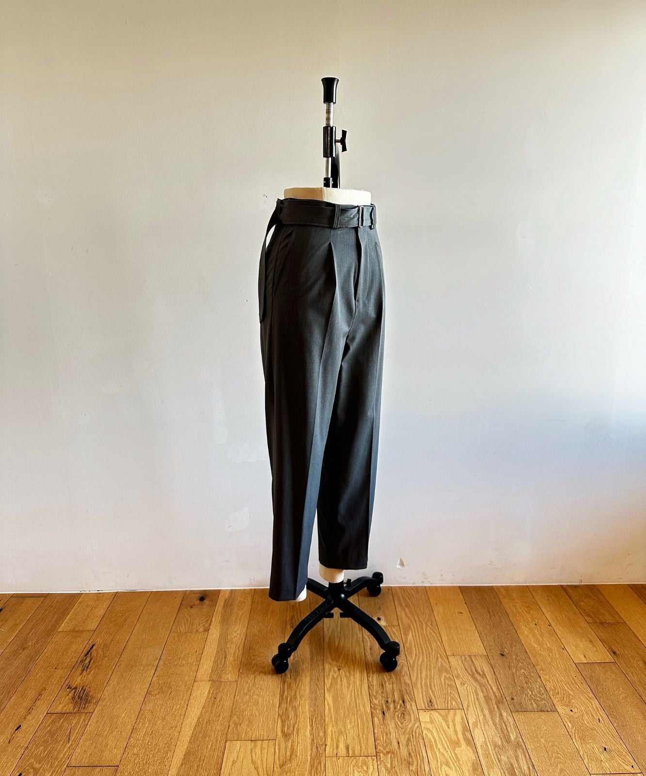 ≪通常販売≫argan belted tapered slacks(アルガンベルテッドテーパードスラックス)