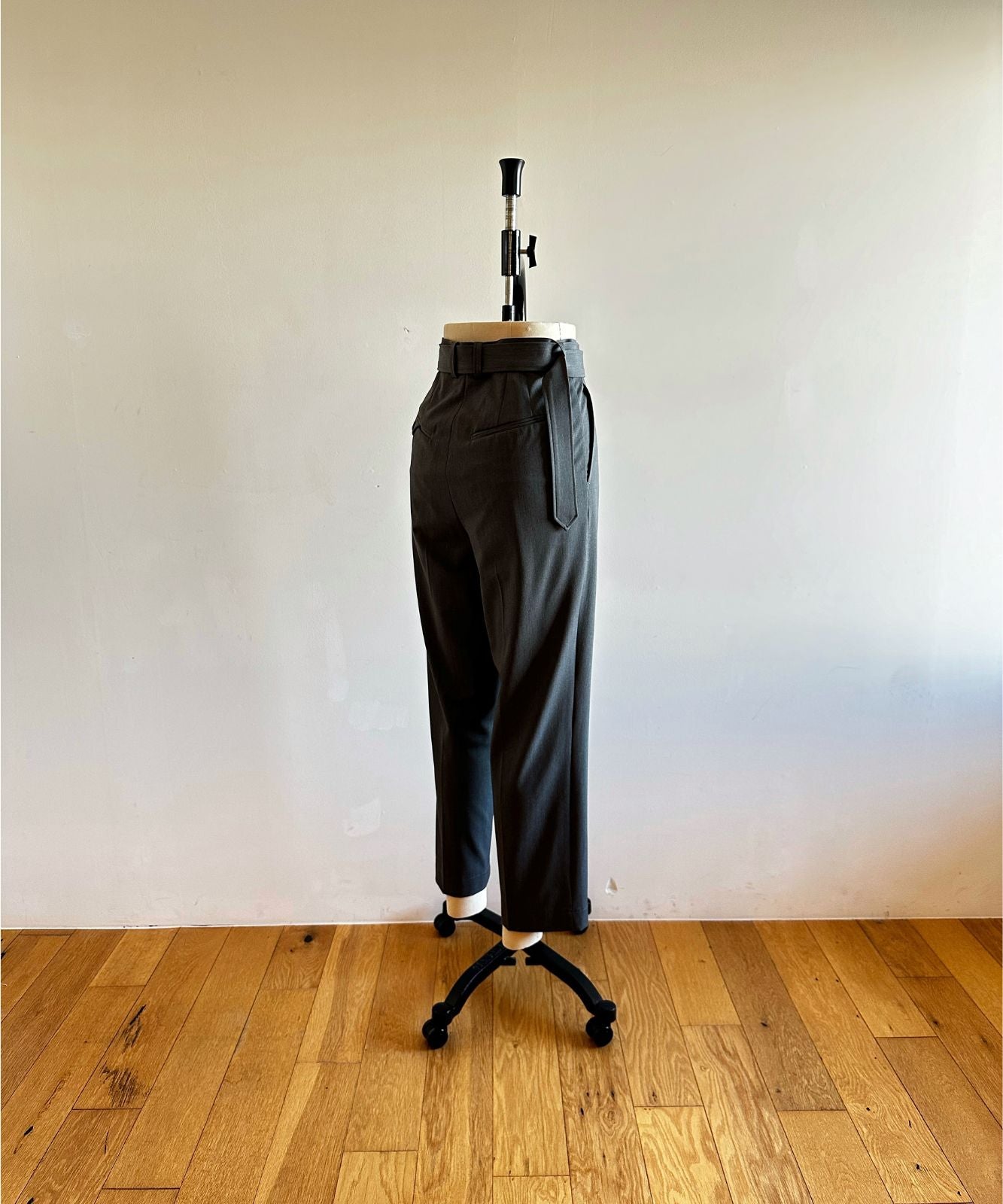 ≪在庫販売≫argan belted tapered slacks（アルガンベルテッドテーパードスラックス）