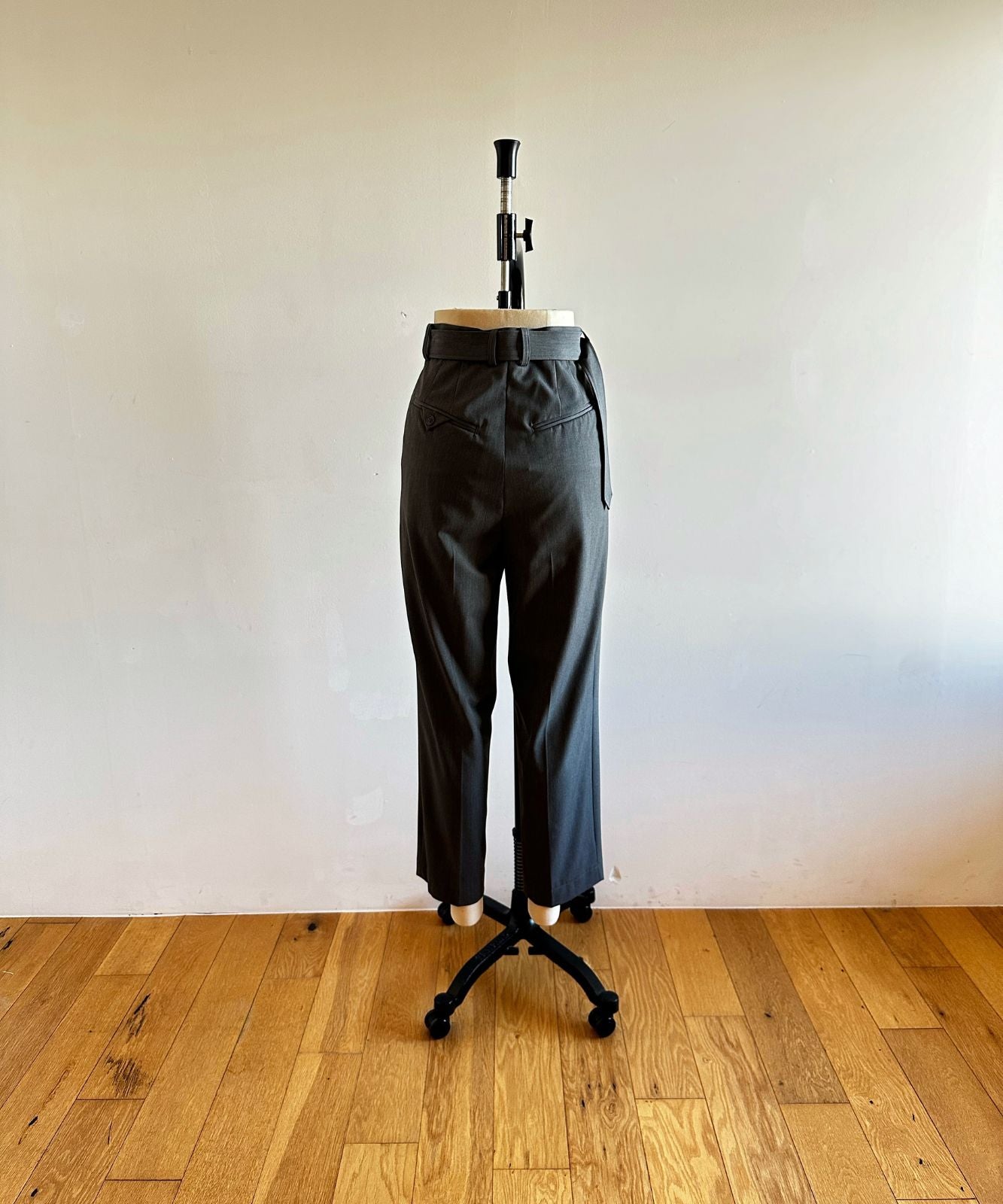 ≪在庫販売≫argan belted tapered slacks（アルガンベルテッドテーパードスラックス）