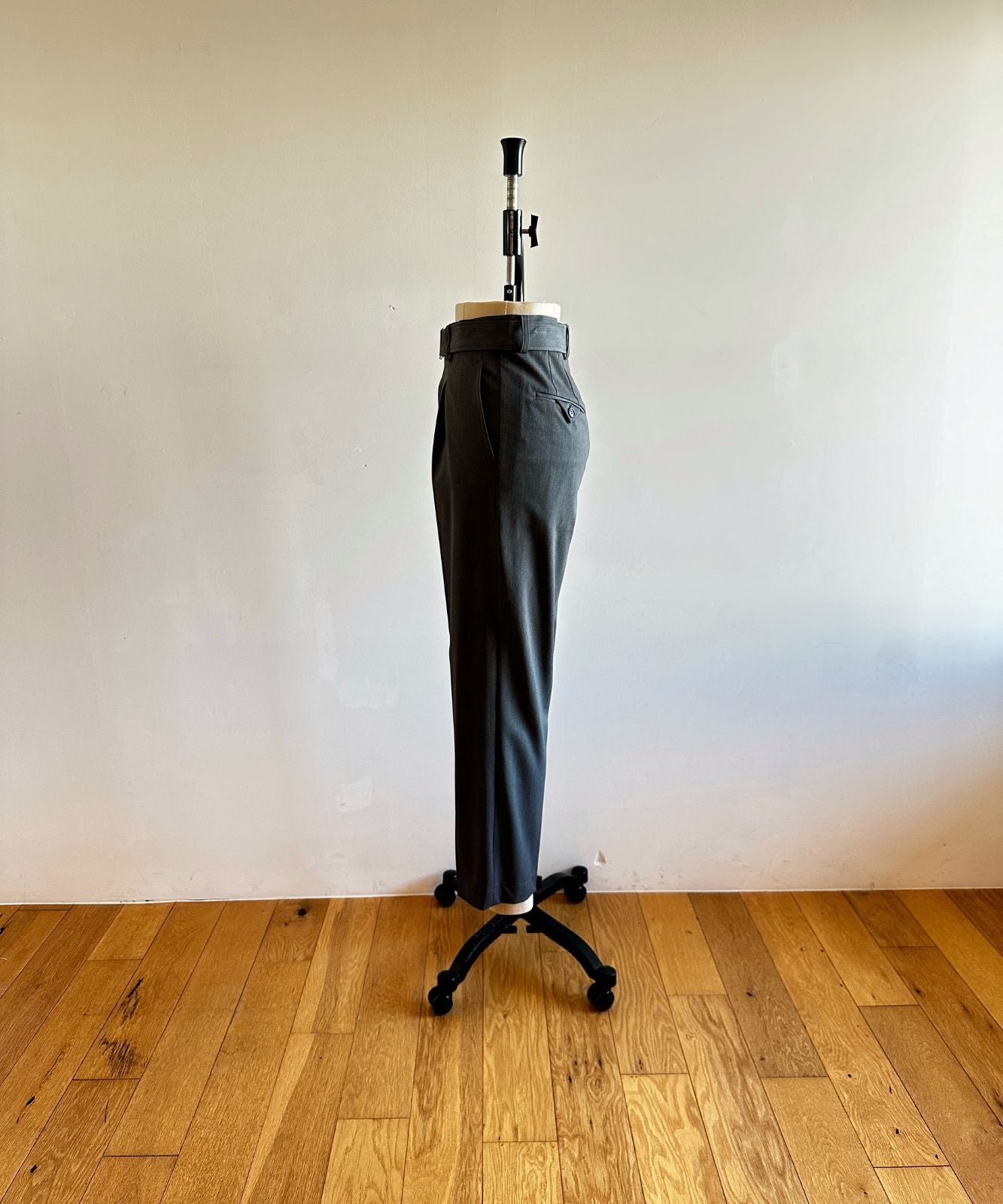 ≪在庫販売≫argan belted tapered slacks（アルガンベルテッドテーパードスラックス）