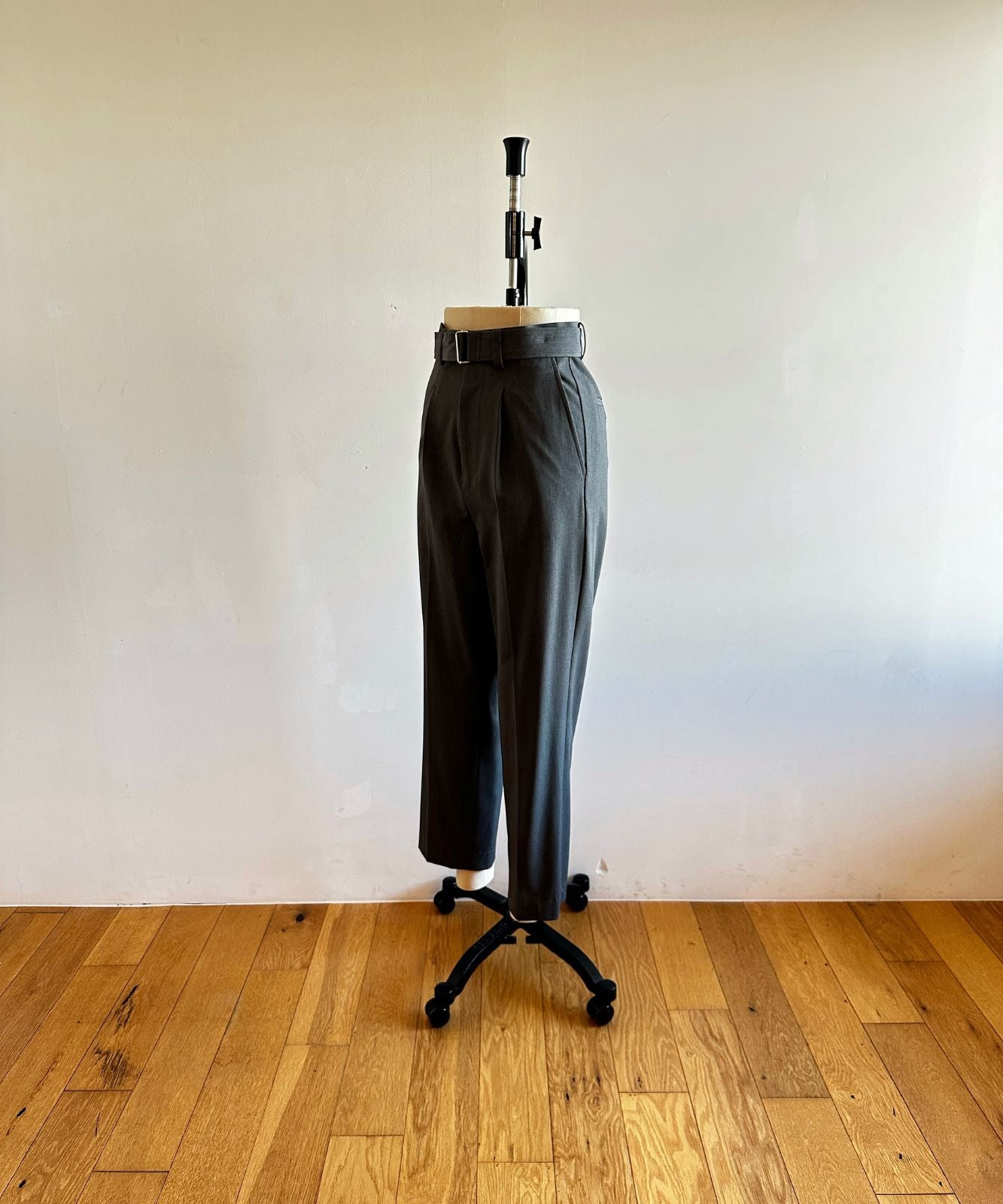 ≪在庫販売≫argan belted tapered slacks（アルガンベルテッドテーパードスラックス）