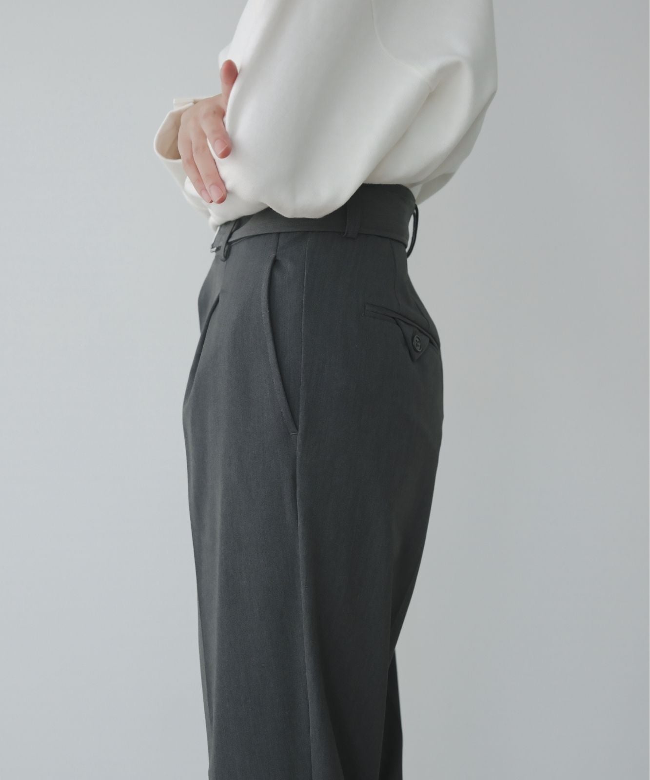 ≪在庫販売≫argan belted tapered slacks（アルガンベルテッドテーパードスラックス）